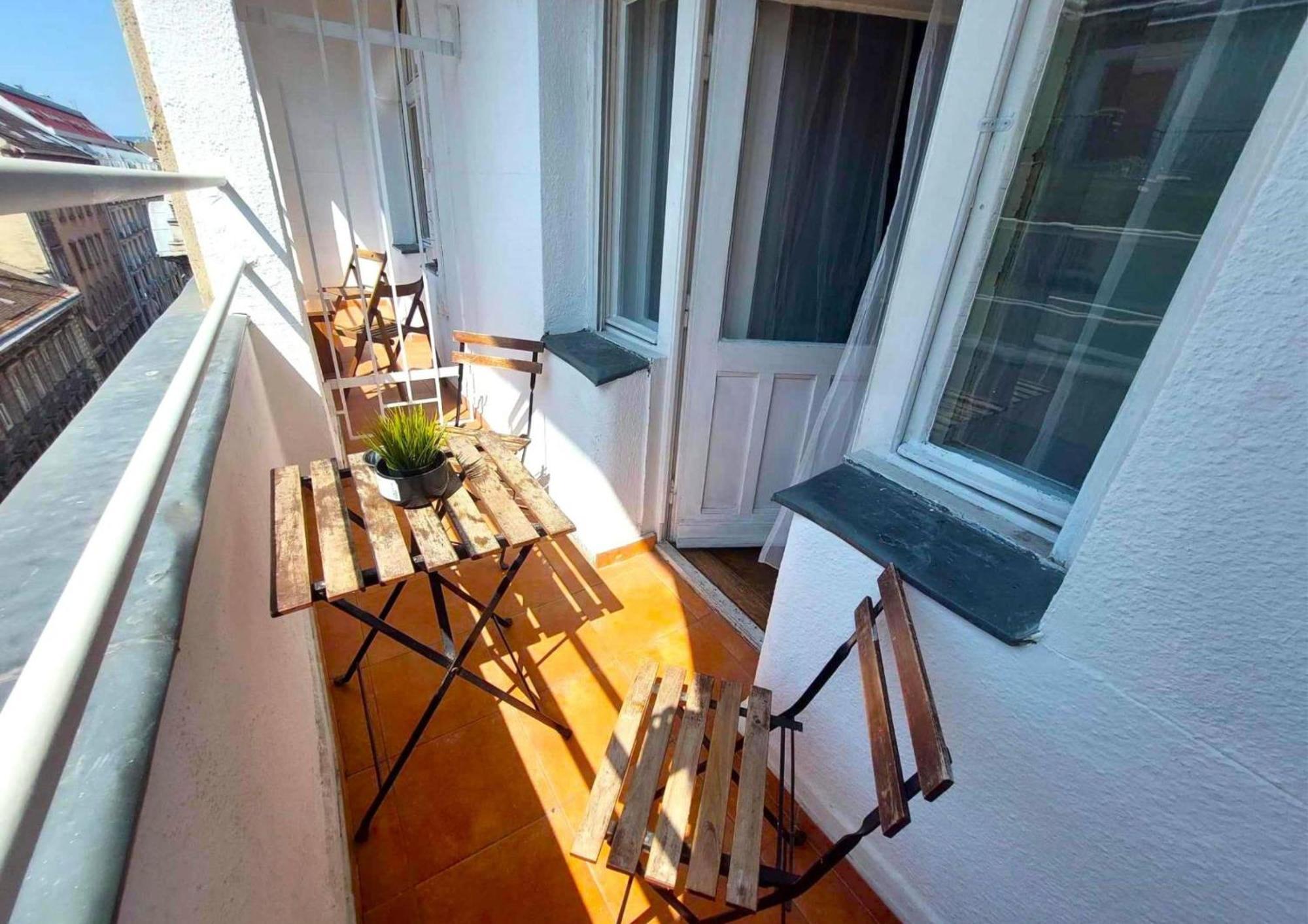 Large Family Room Balcony Share Bathroom