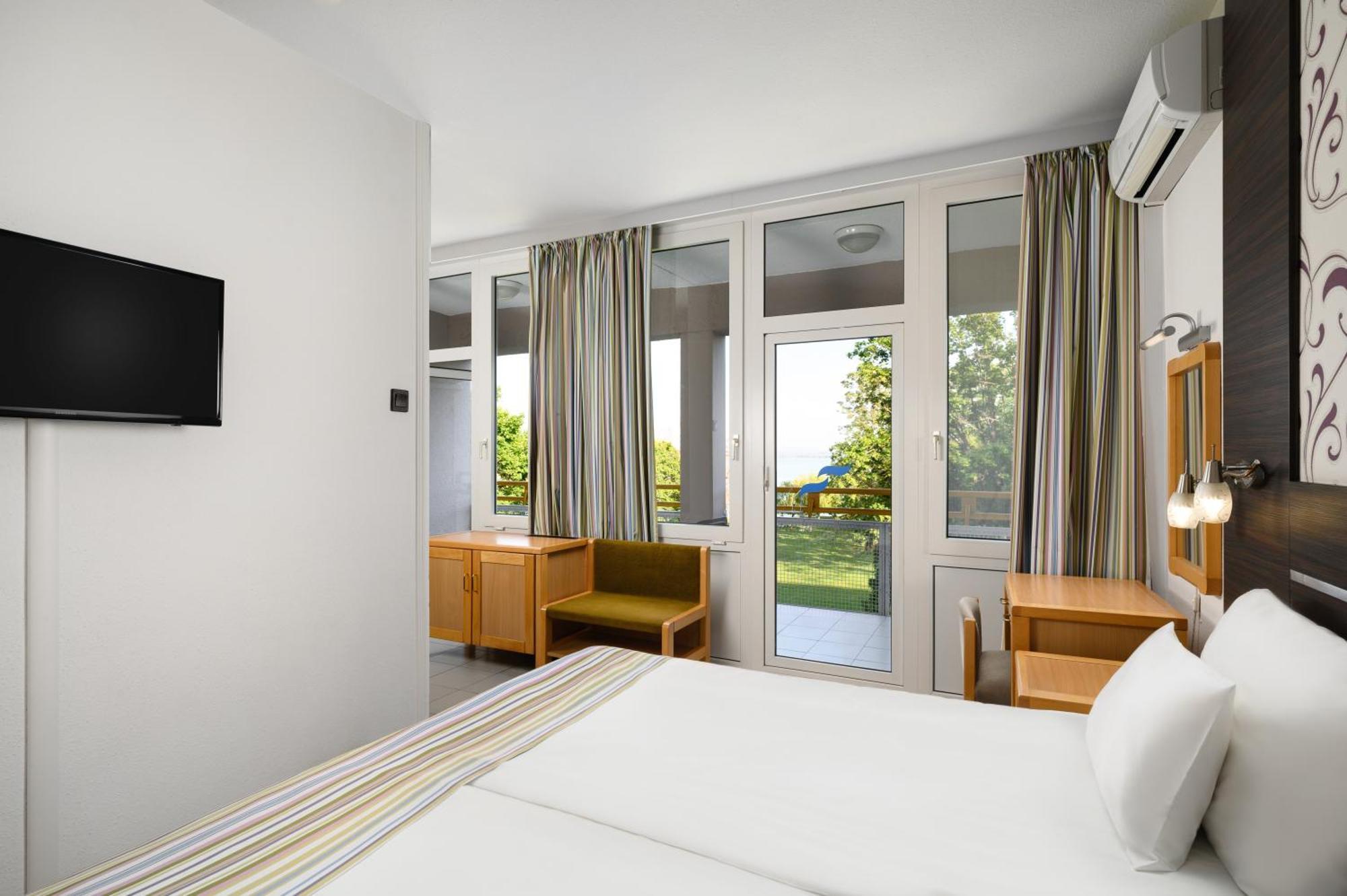 Executive Suite Lake View