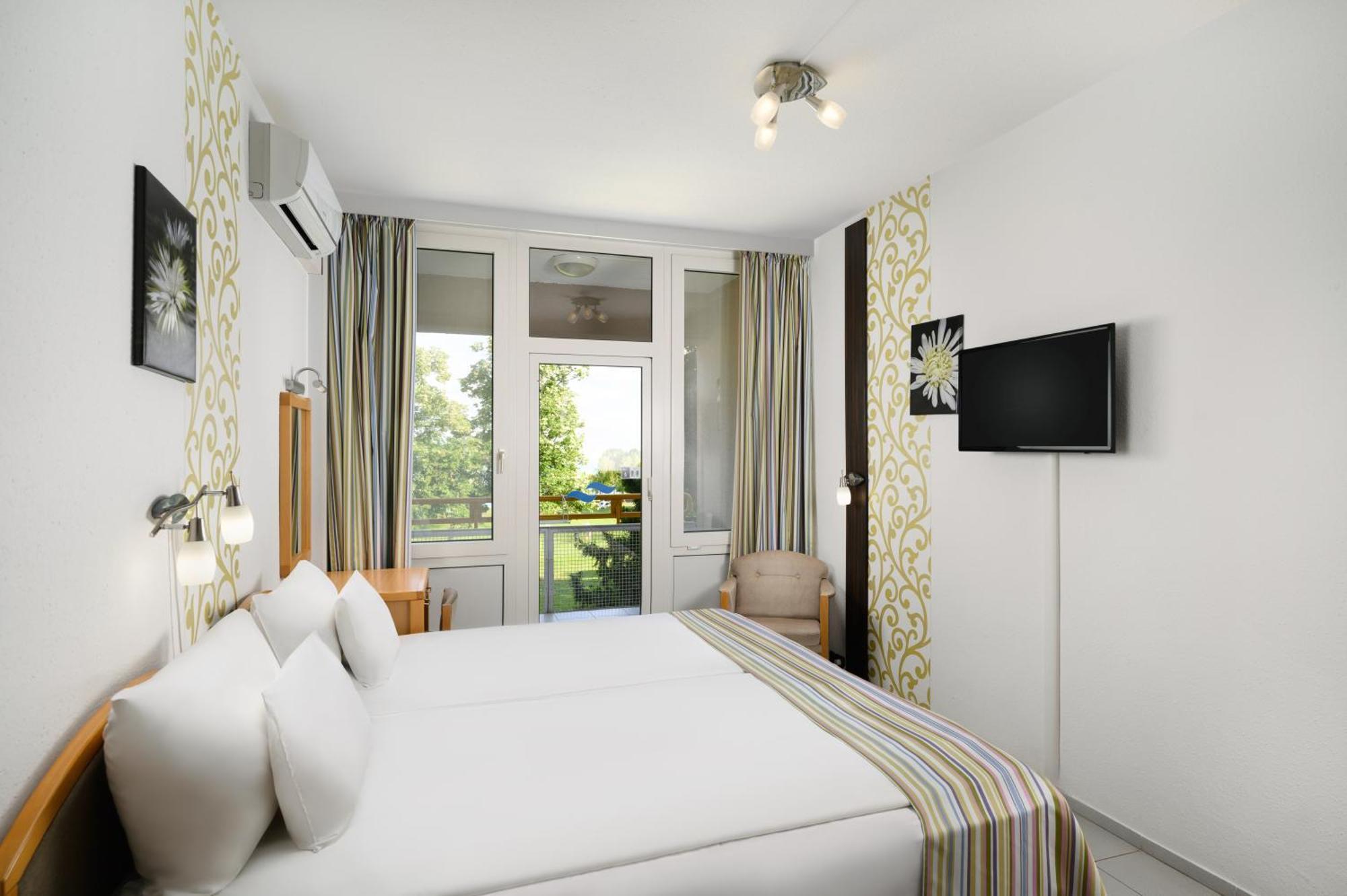 Executive Twin Room Lake View