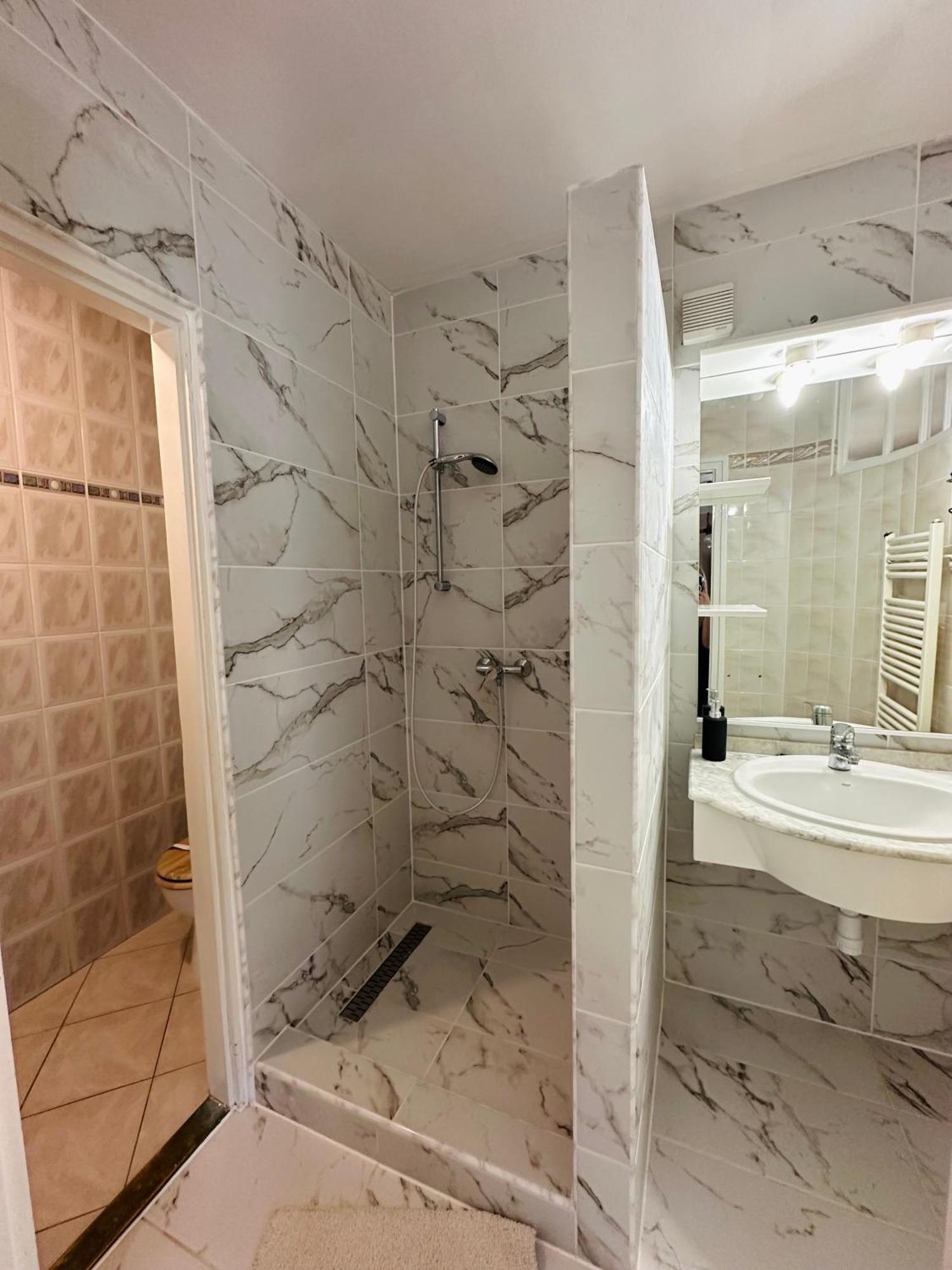 Standard Queen Room,1677870932:JPEG