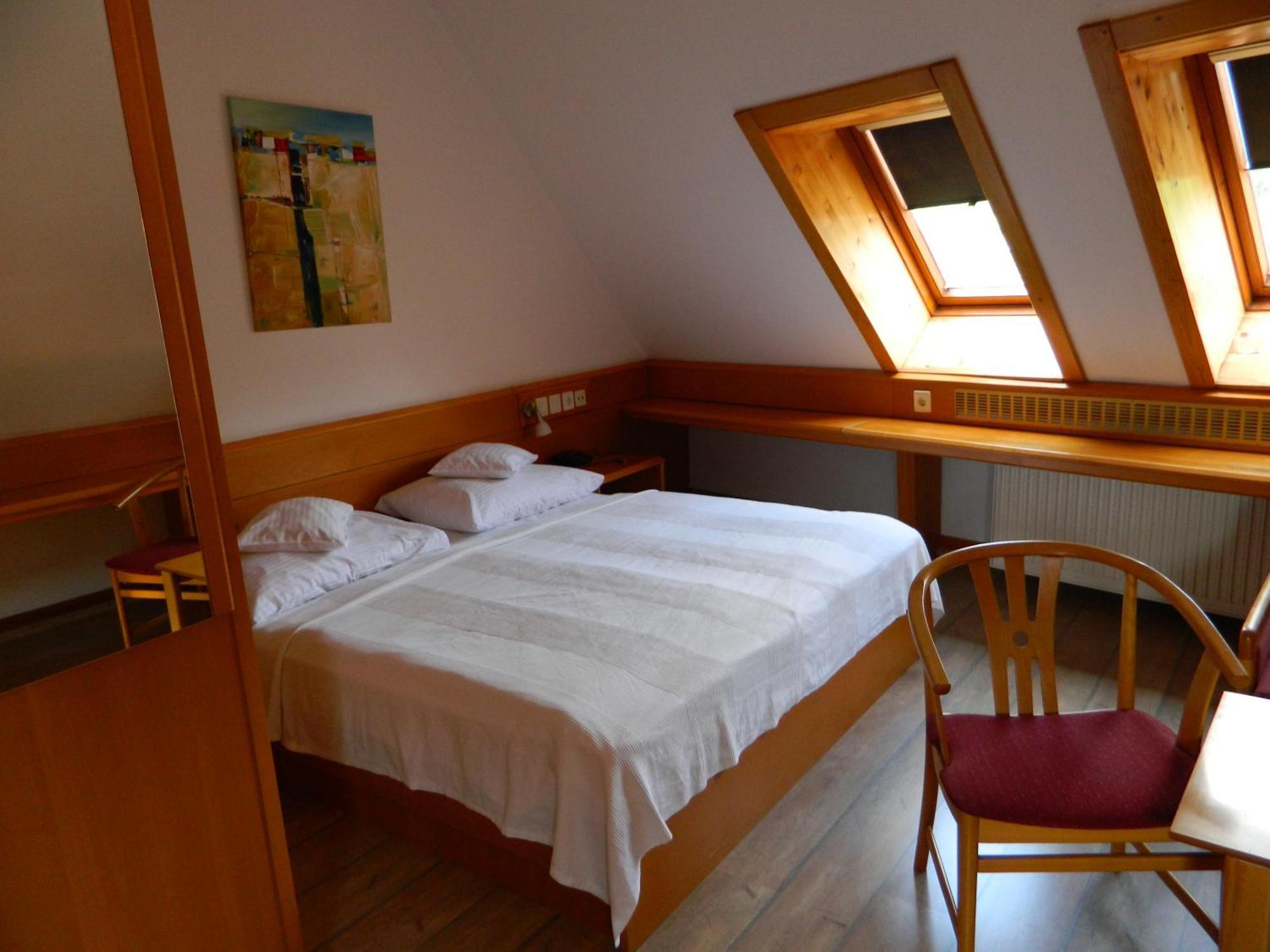 One-Bedroom Apartment - Side Building,1611055545:JPEG