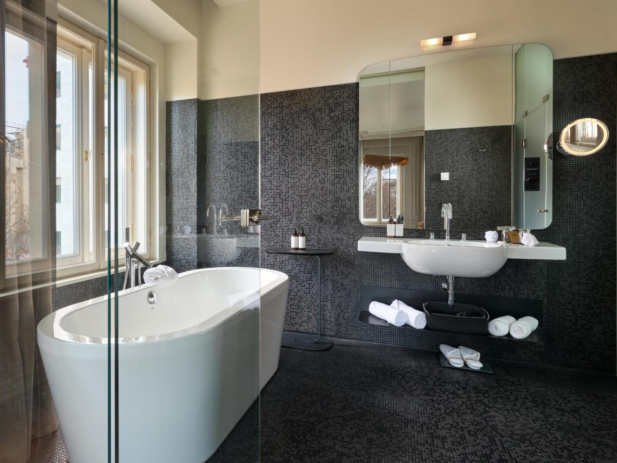 One-Bedroom Suite City View