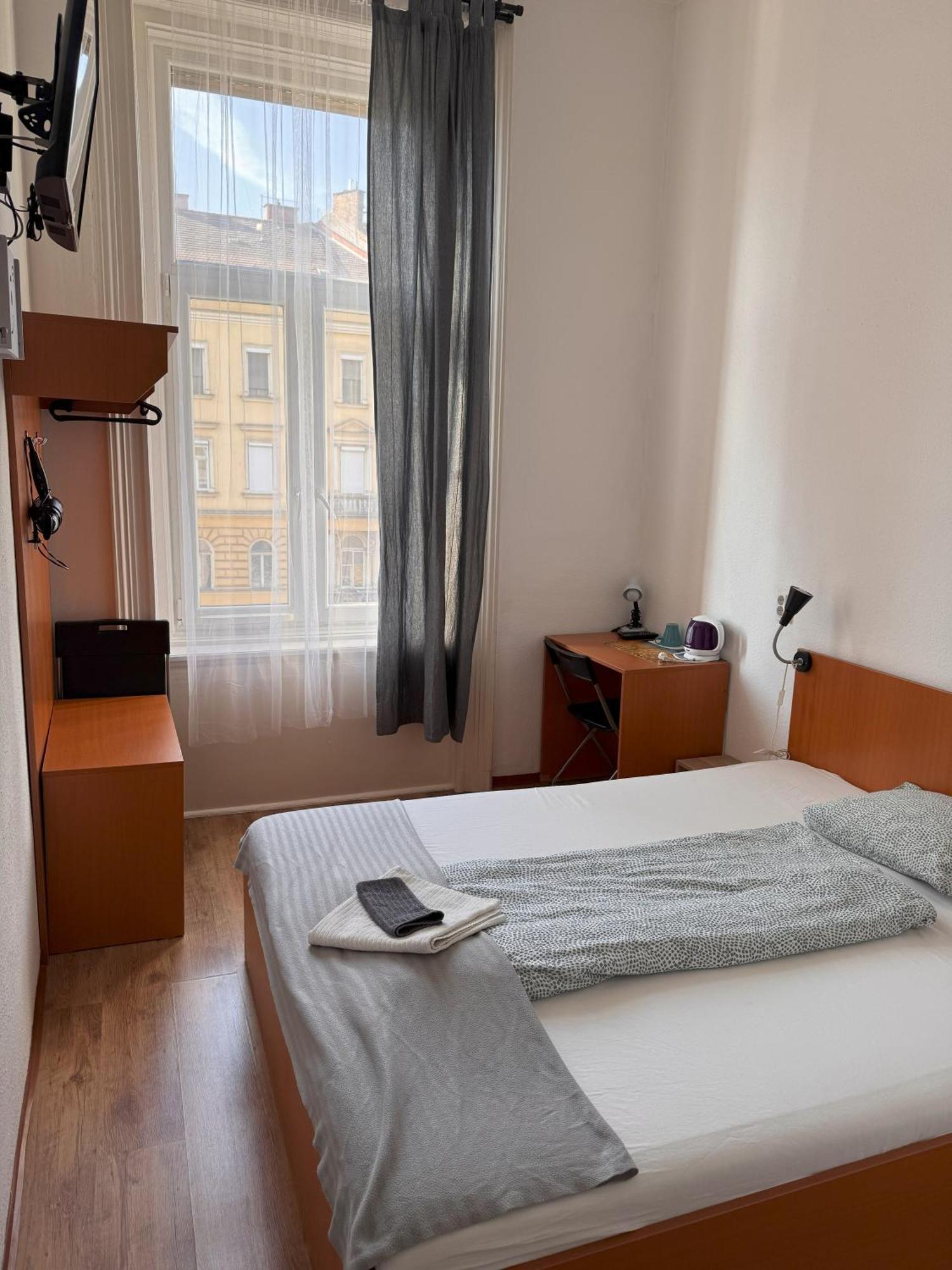 Double or Twin Room,1625540150:JPEG