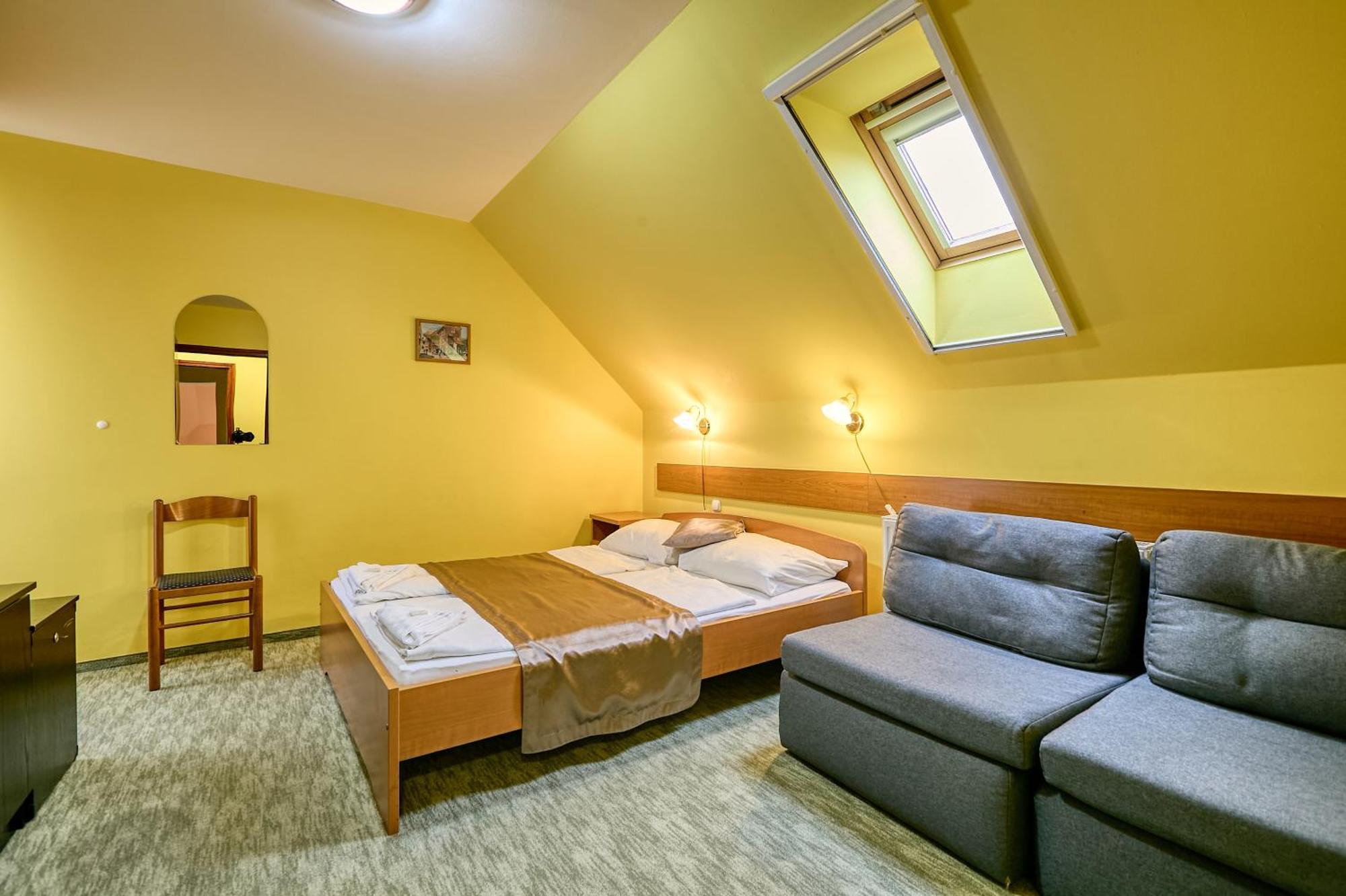 Quadruple Room Air-Conditioning