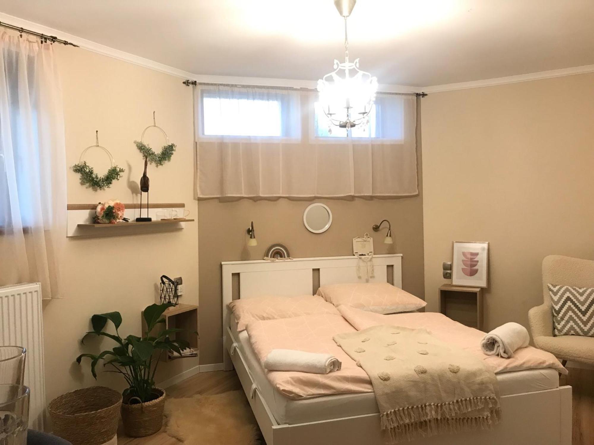 Standard Queen Room