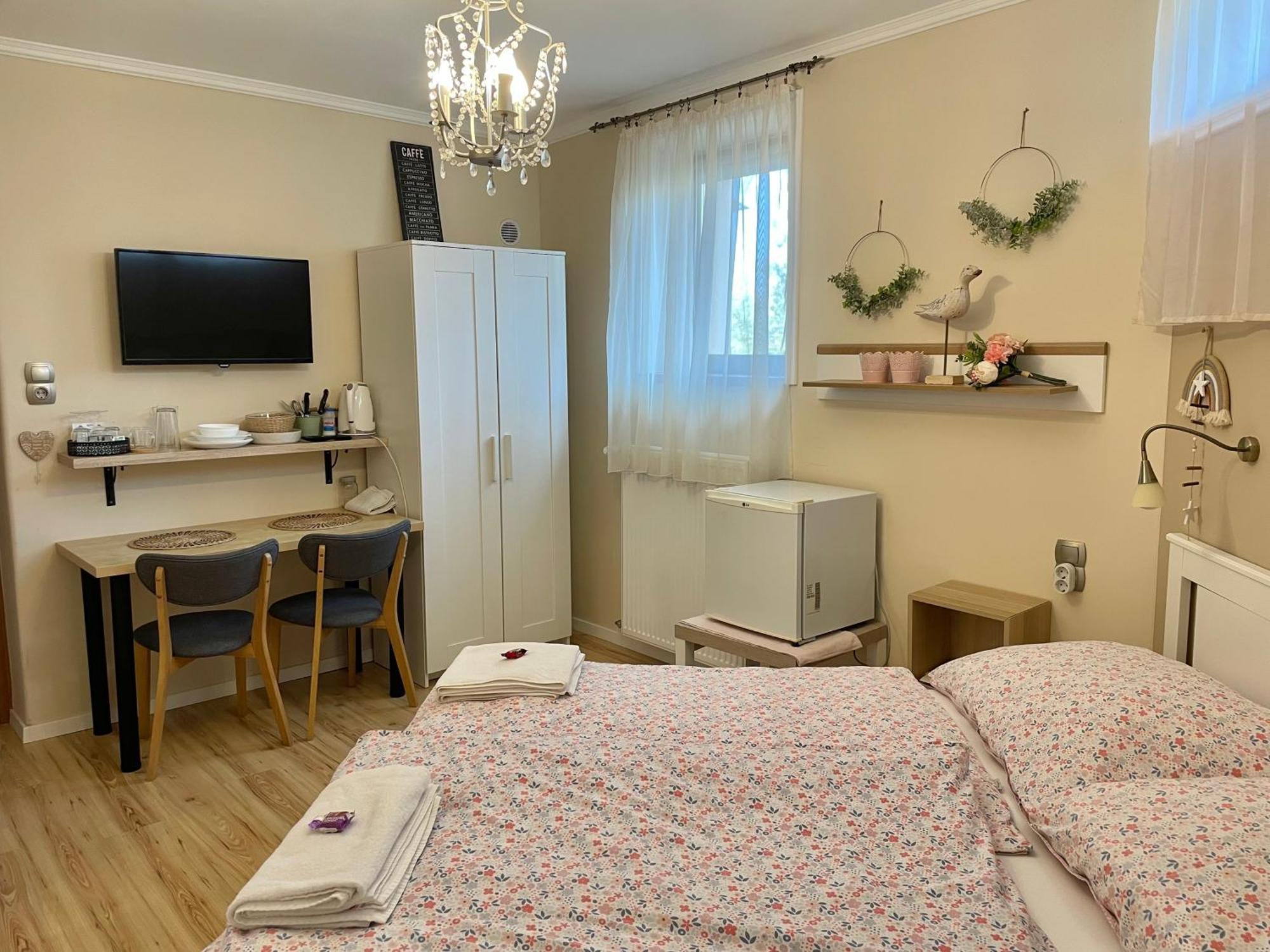 Standard Queen Room