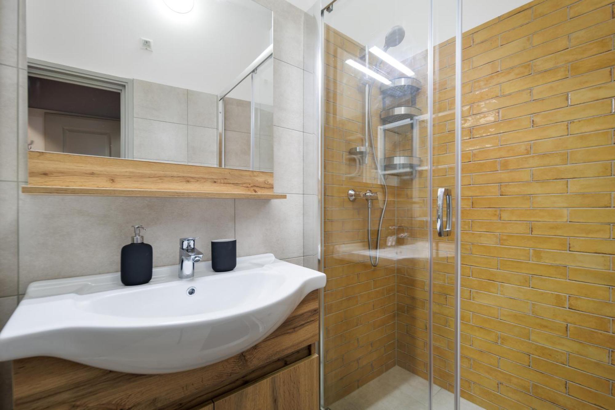 Quadruple Room Private Bathroom