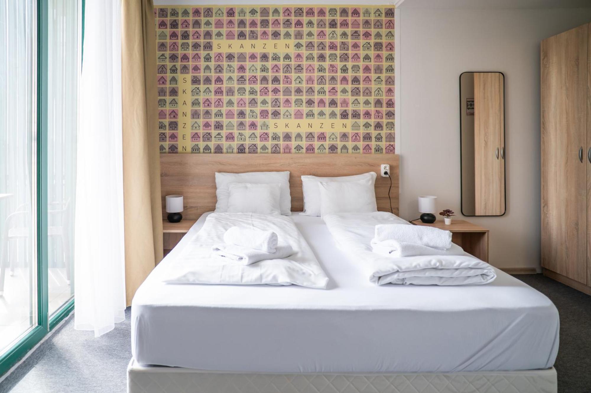 Standard Queen Room