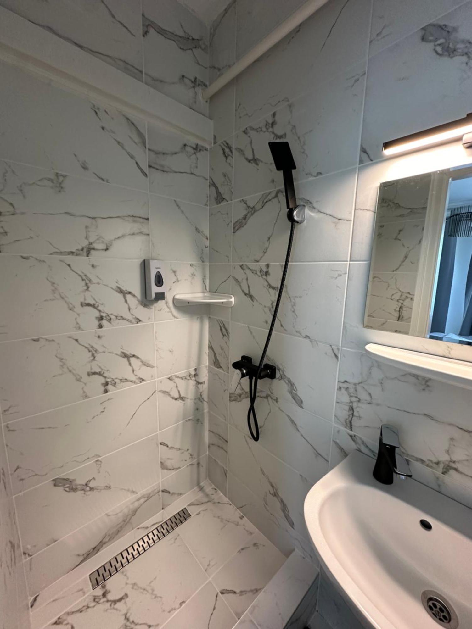 Standard Twin Room,1742807037:JPEG