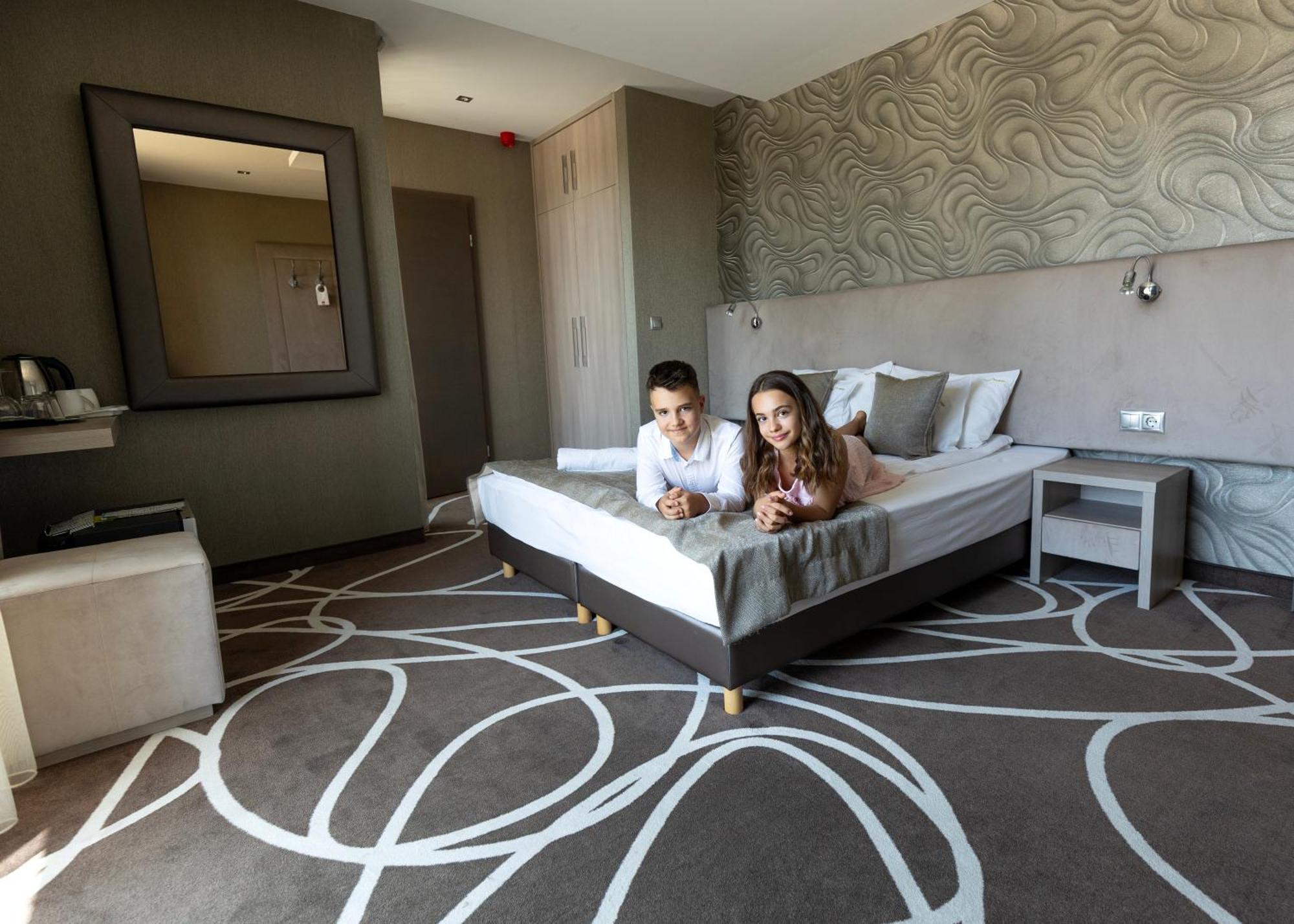 Family Room,1682947053:JPEG