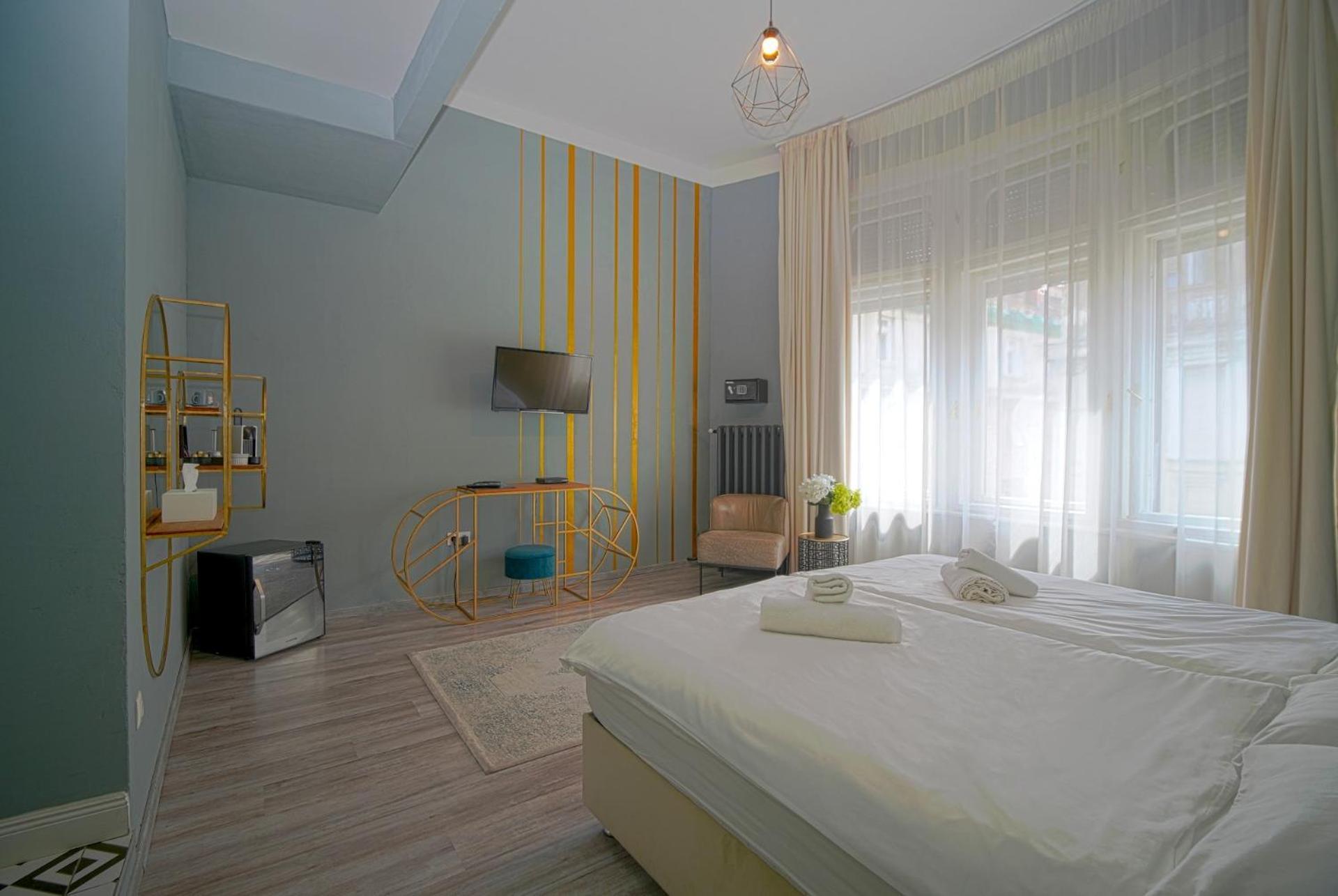 Deluxe King Room