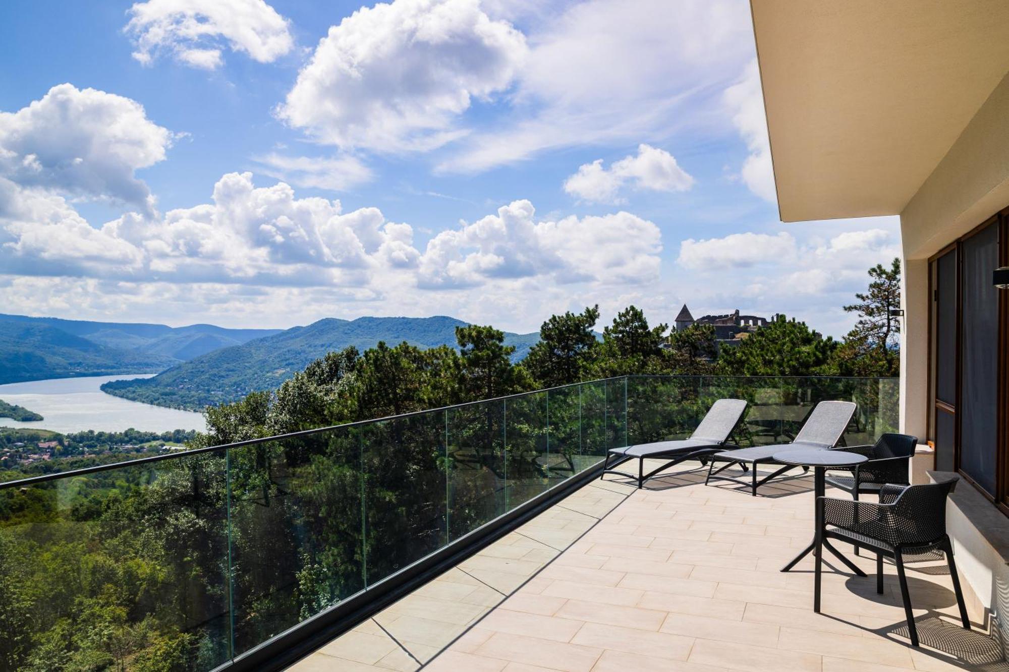Deluxe Suite,1697922495:JPEG