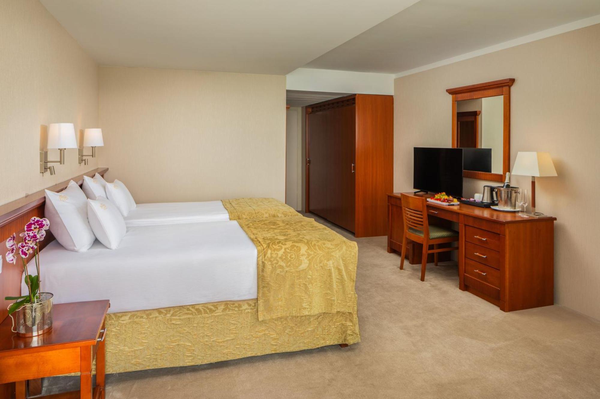 Superior Double or Twin Room Forest View