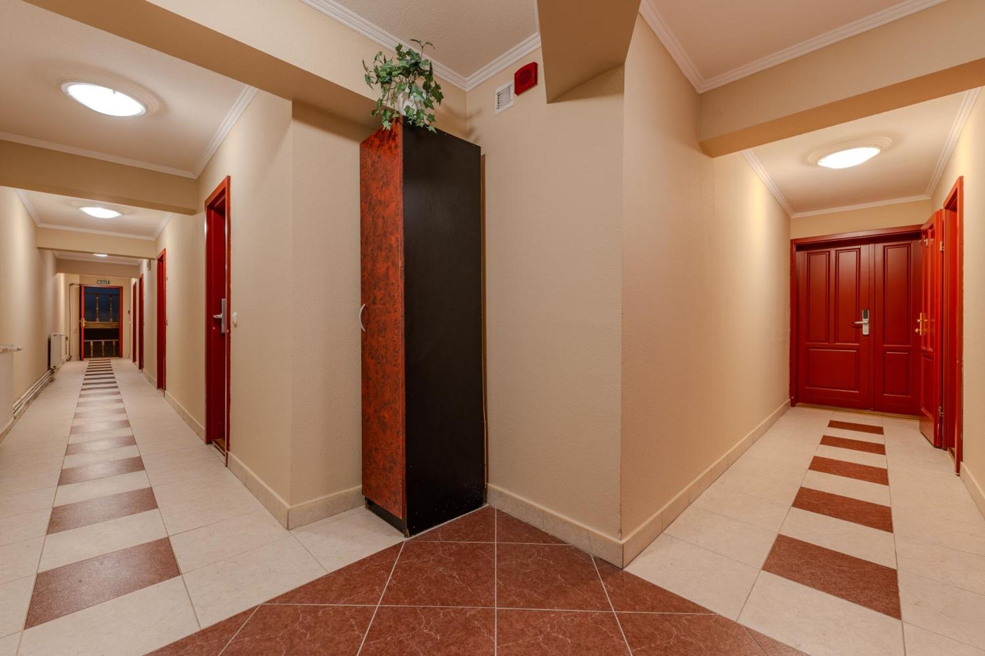 Quarto Duplo Económico com Casa de Banho Partilhada