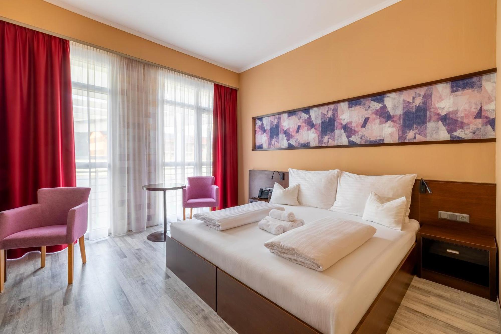 Twin Room with Extra Bed (Pet Friendly)