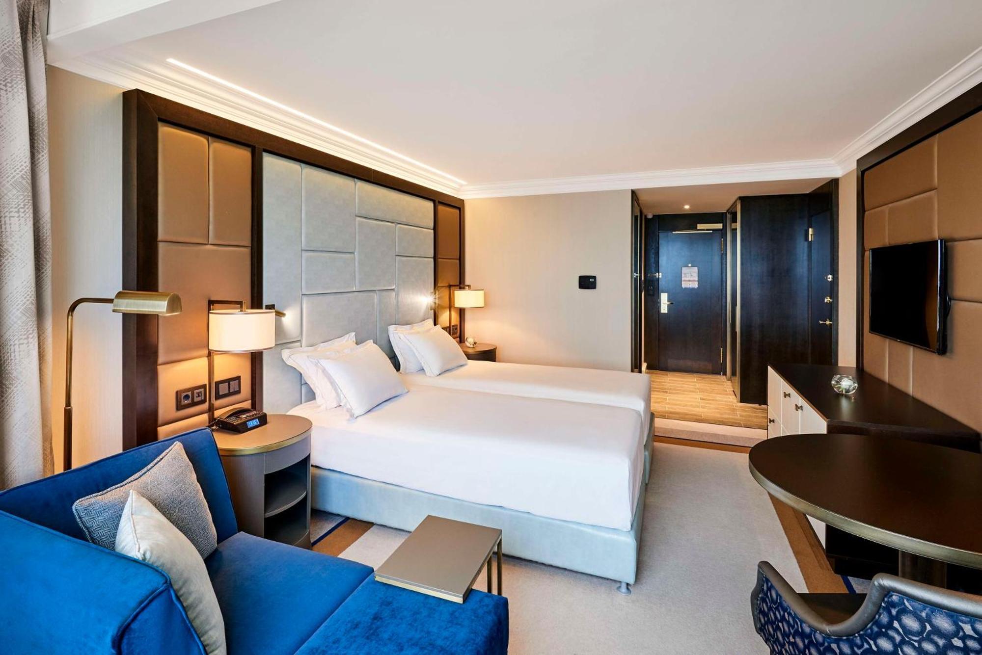 Twin Guest Room Courtyard View