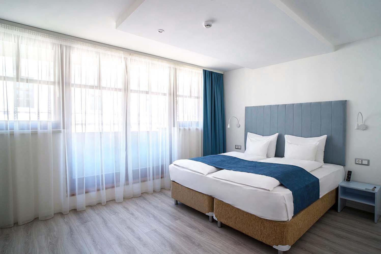 Standard Queen Room