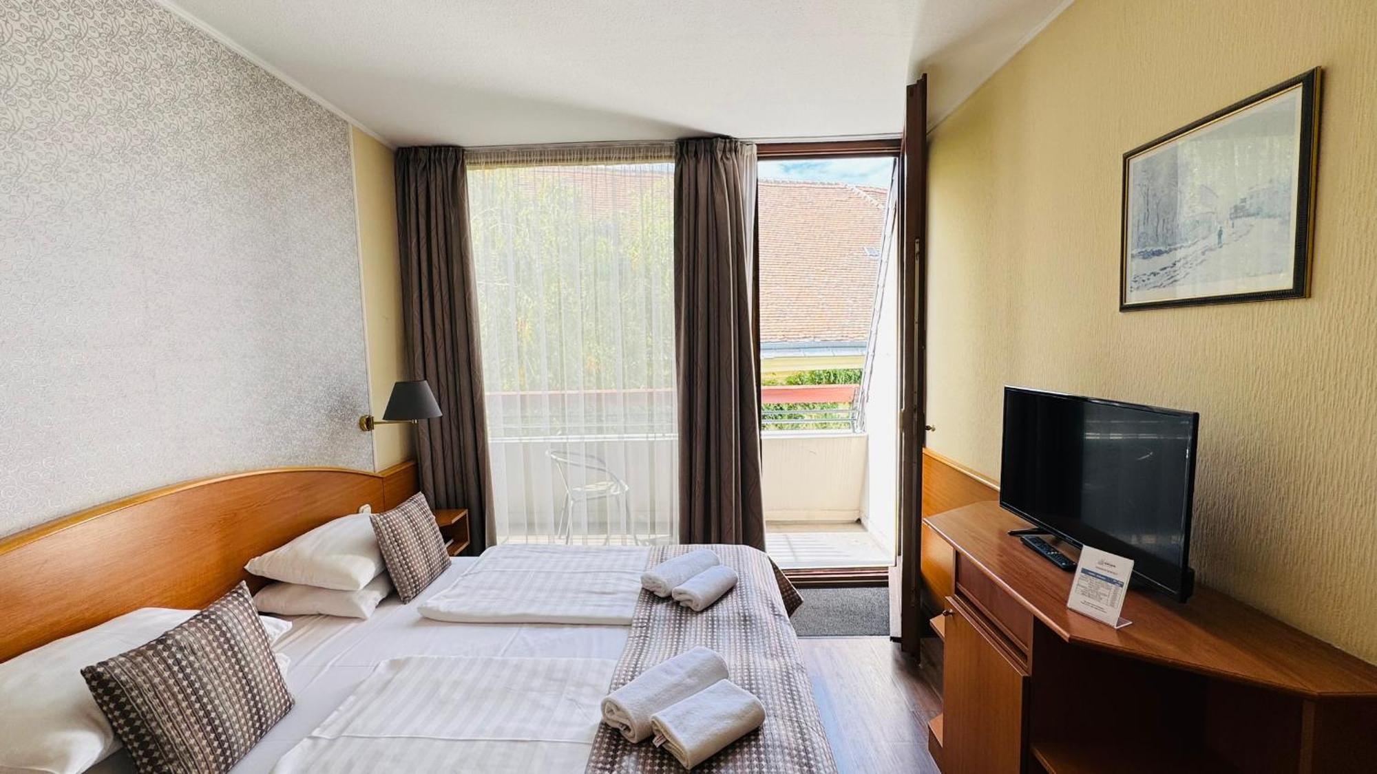 Deluxe Double Room Balcony,1706796468:JPEG
