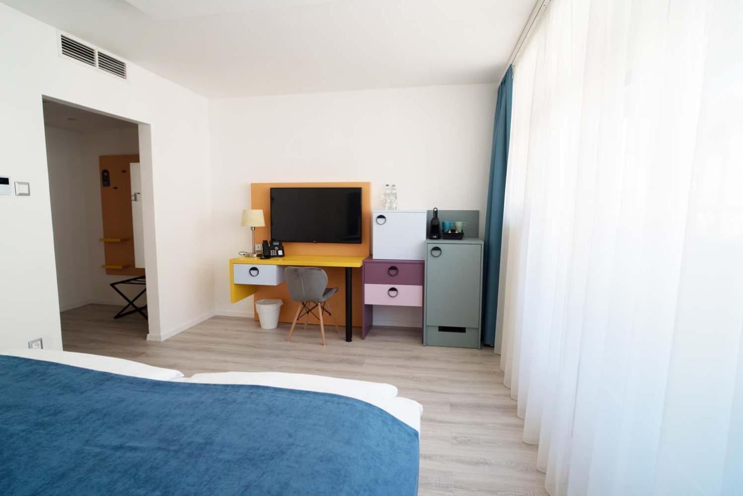 Standard Queen Room