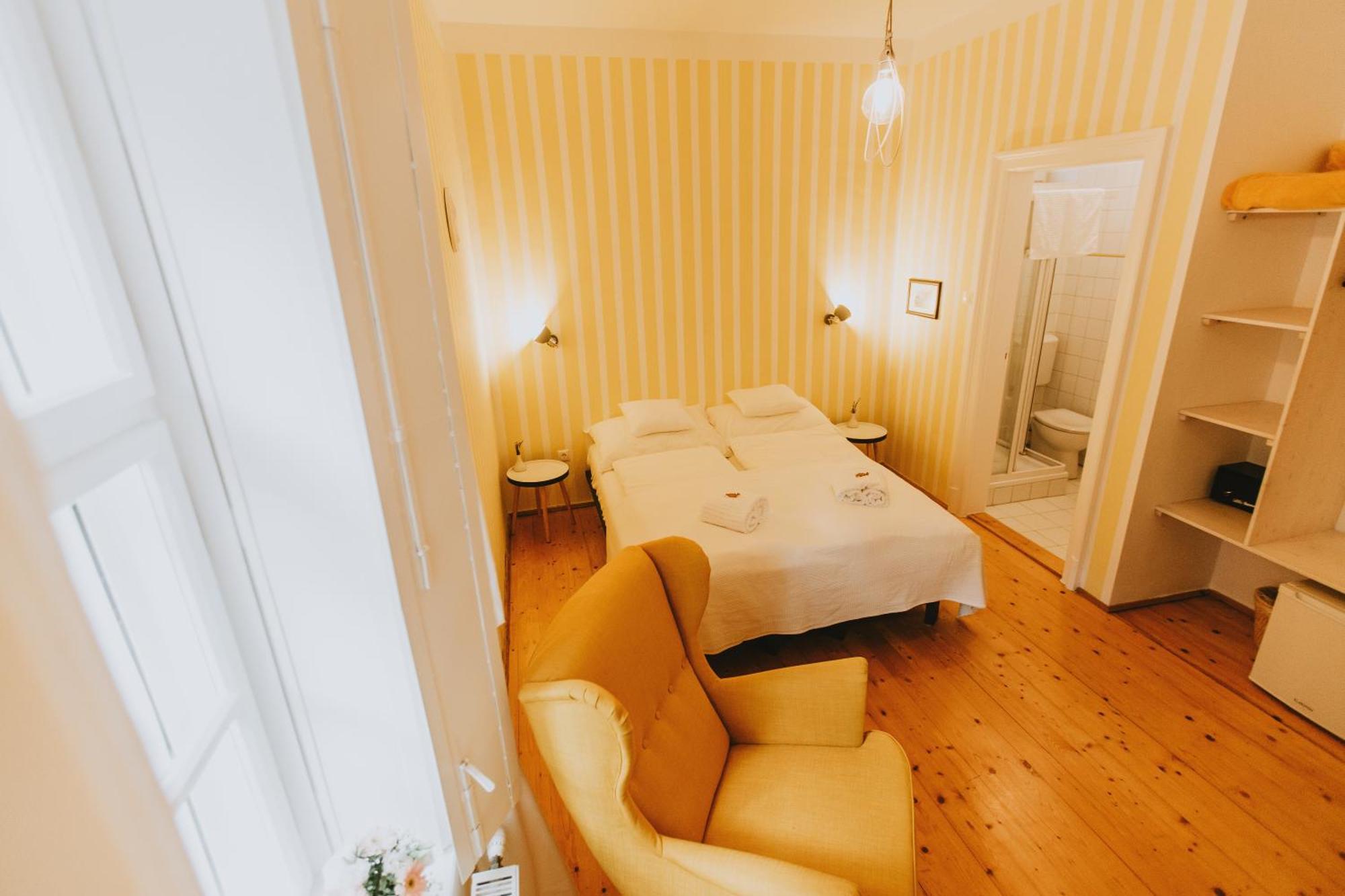 Standard Queen Room