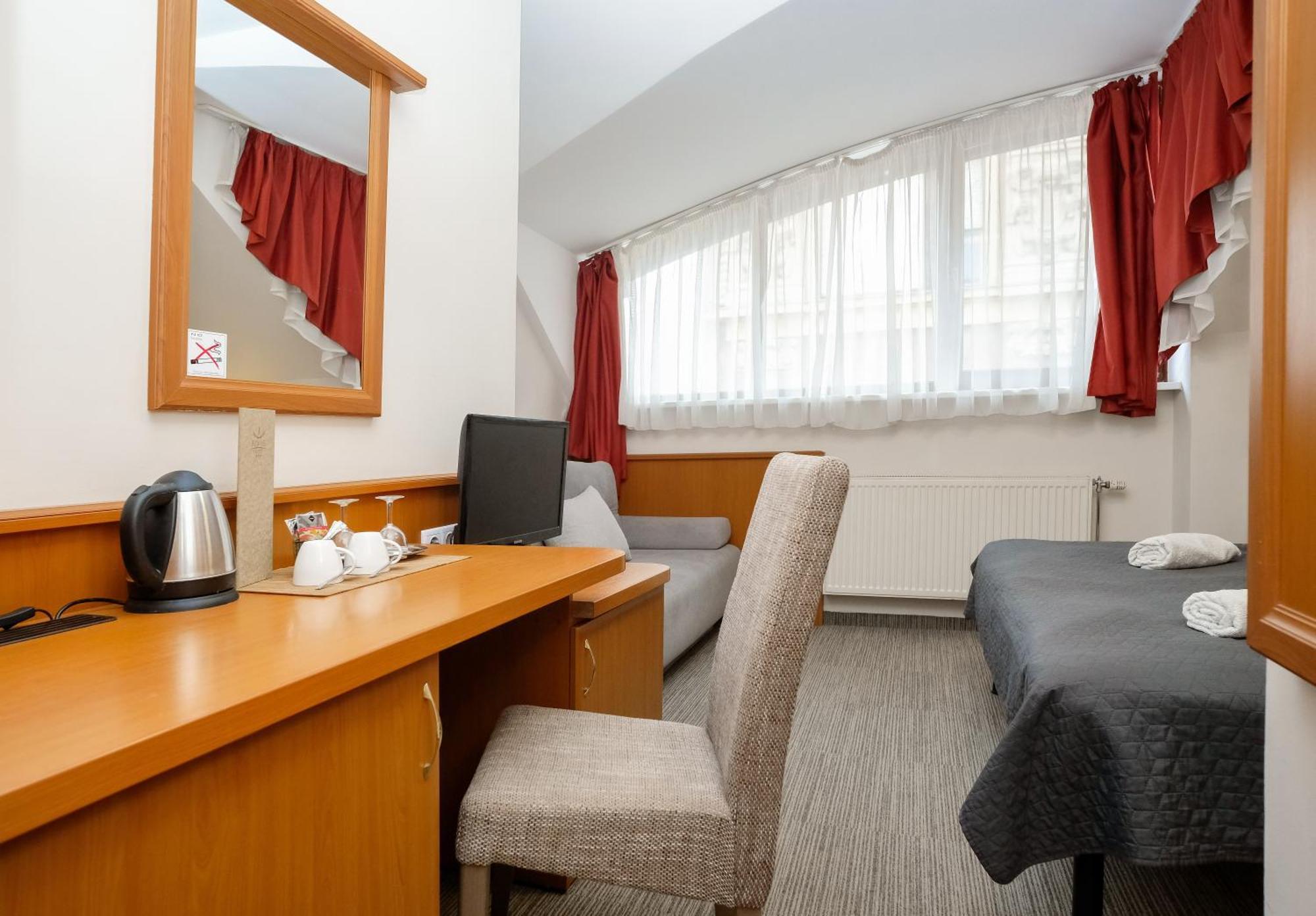 Standard Queen Room