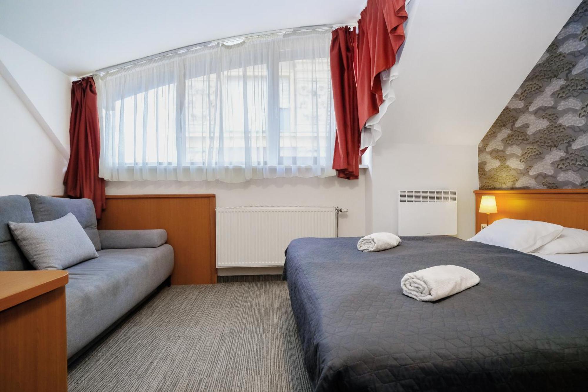 Standard Queen Room