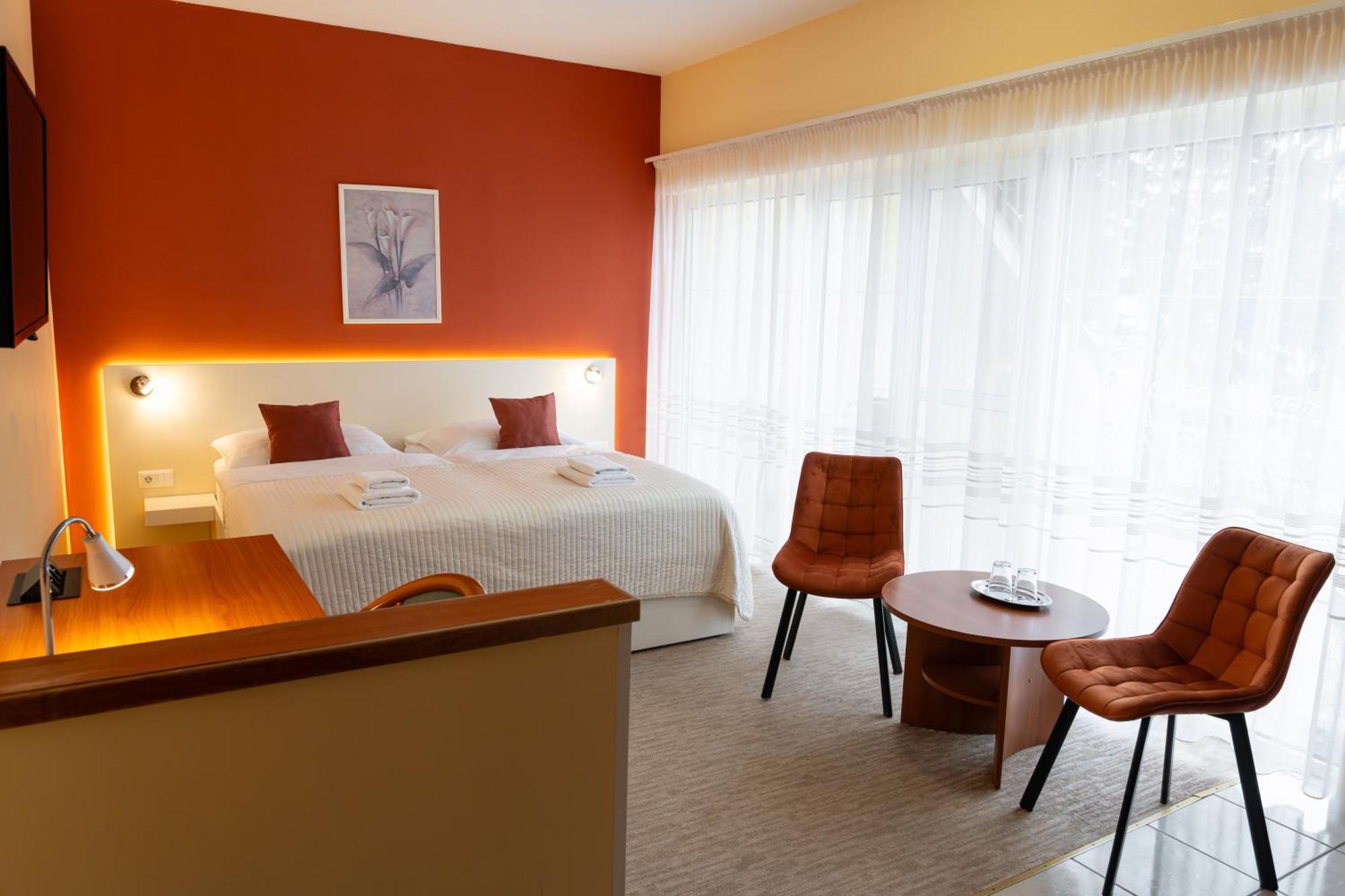 Double or Twin Room,1756521599:JPEG
