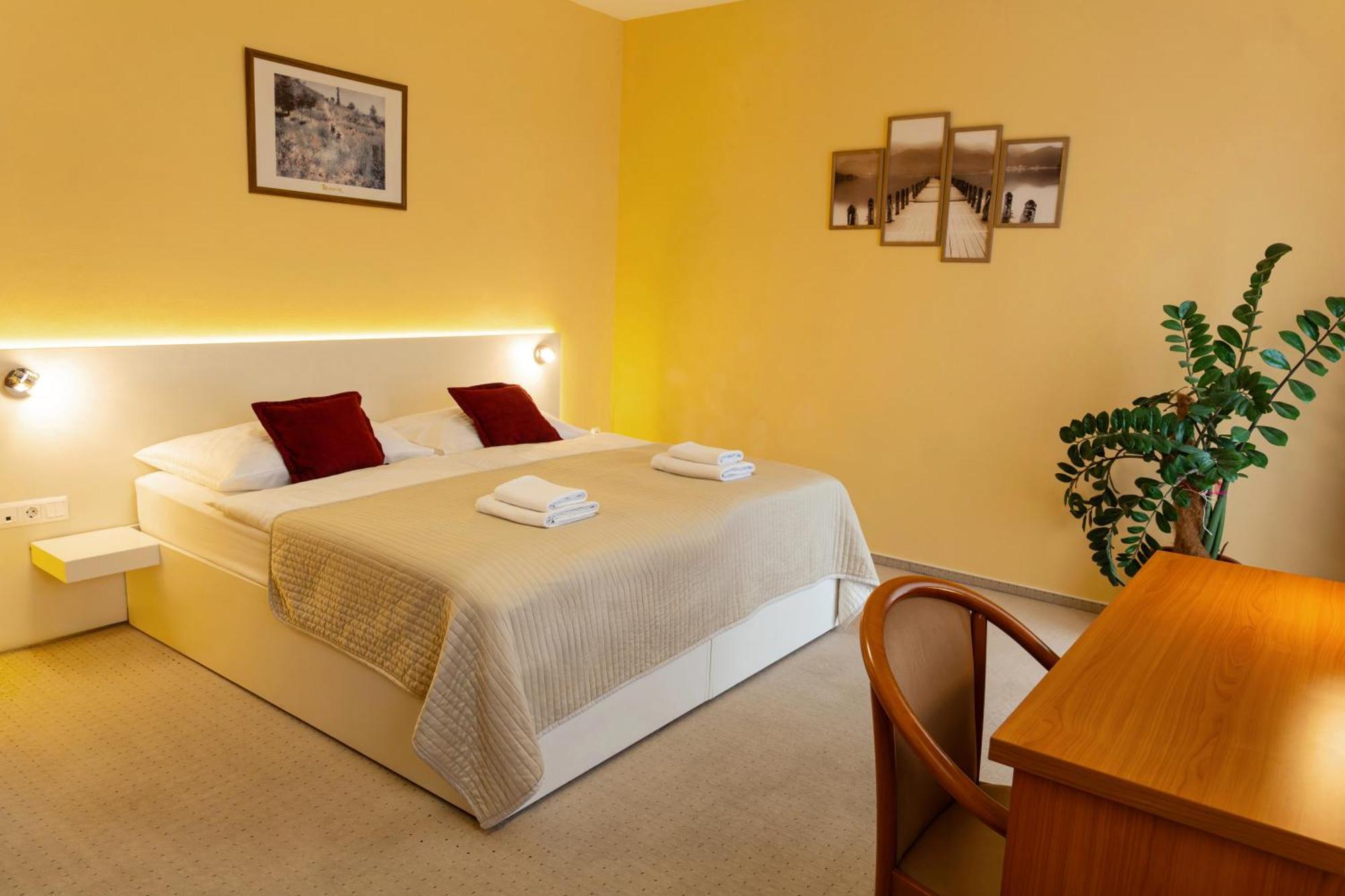 Triple Room,1756521614:JPEG