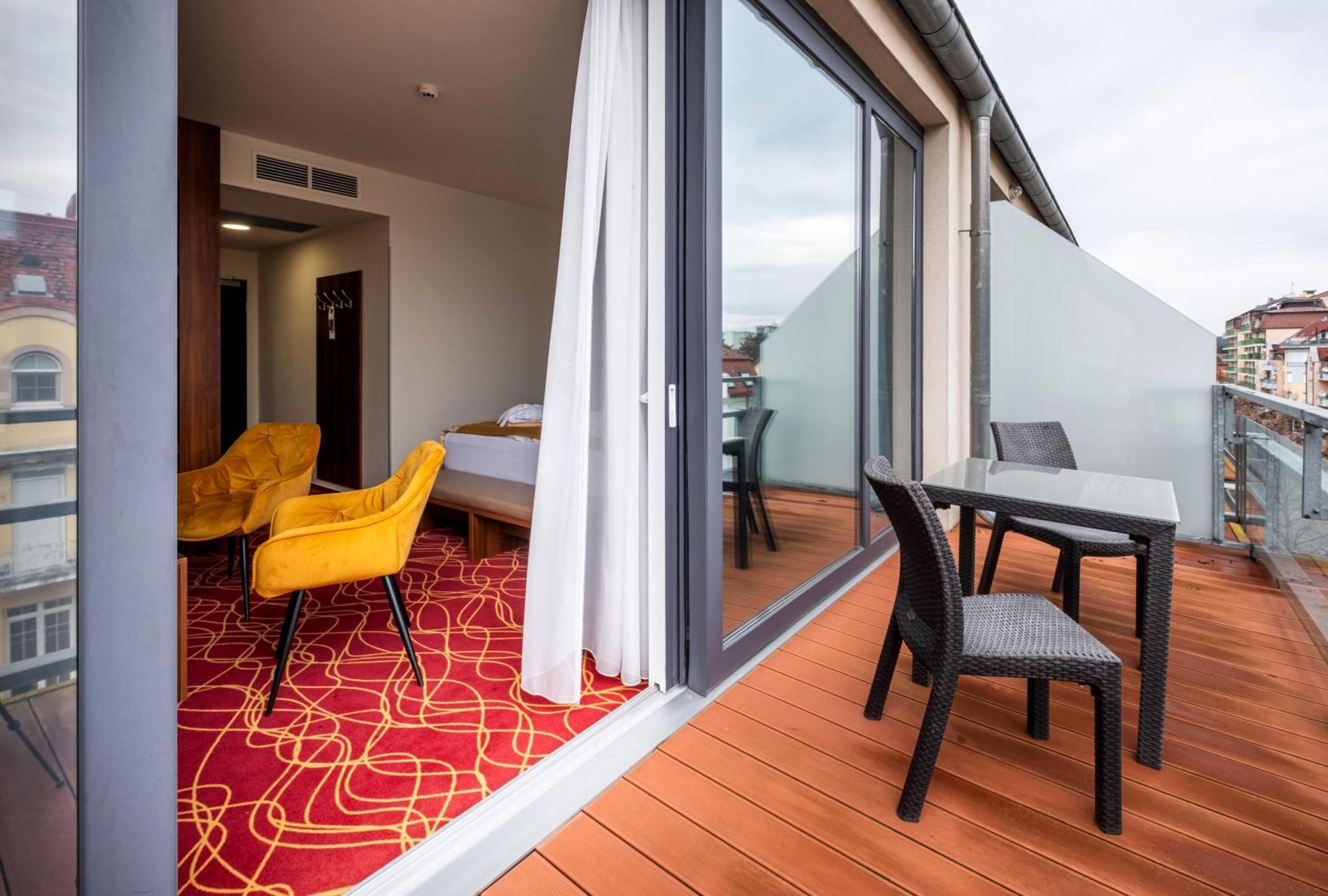 Double or Twin Room Terrace