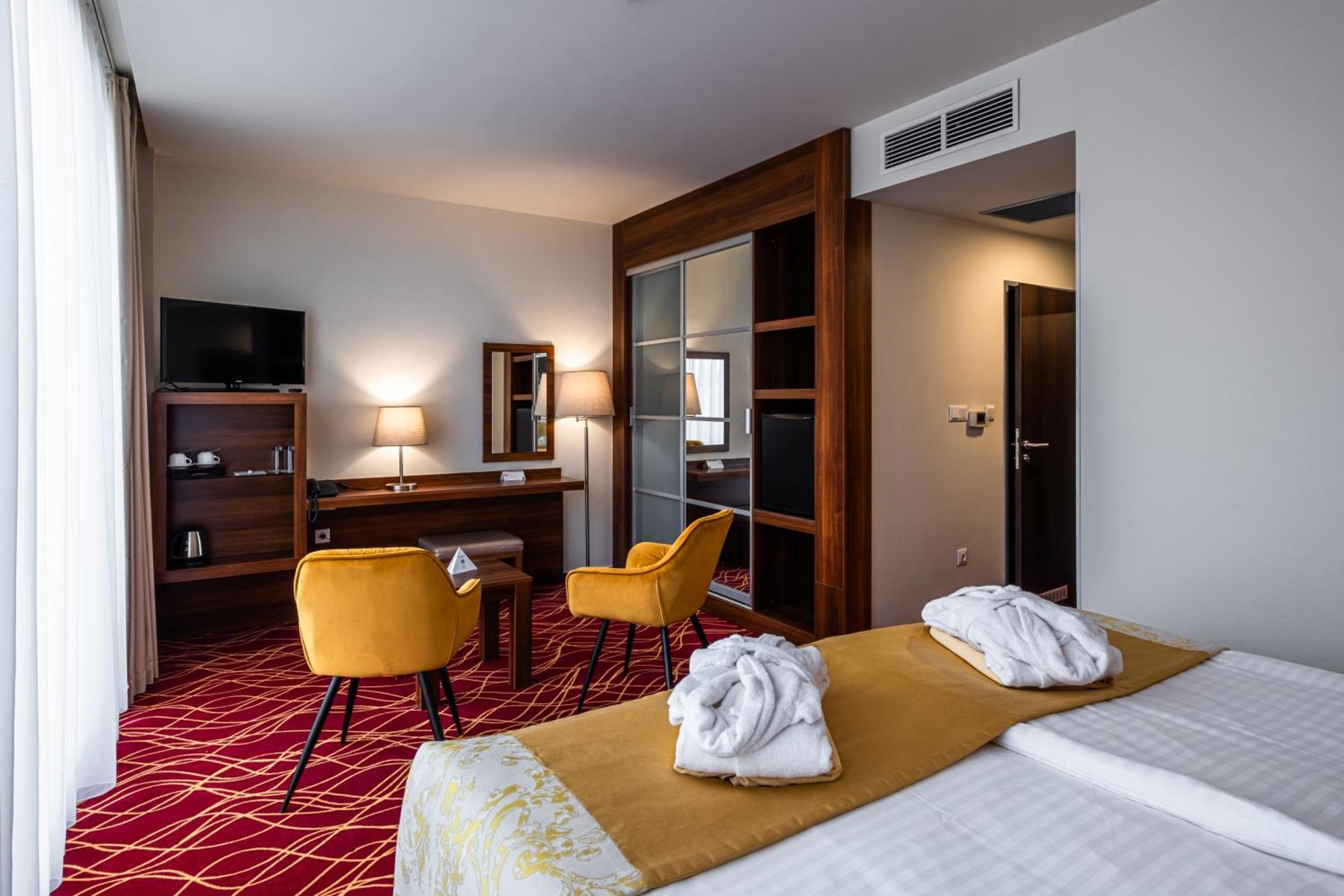 Double or Twin Room Terrace