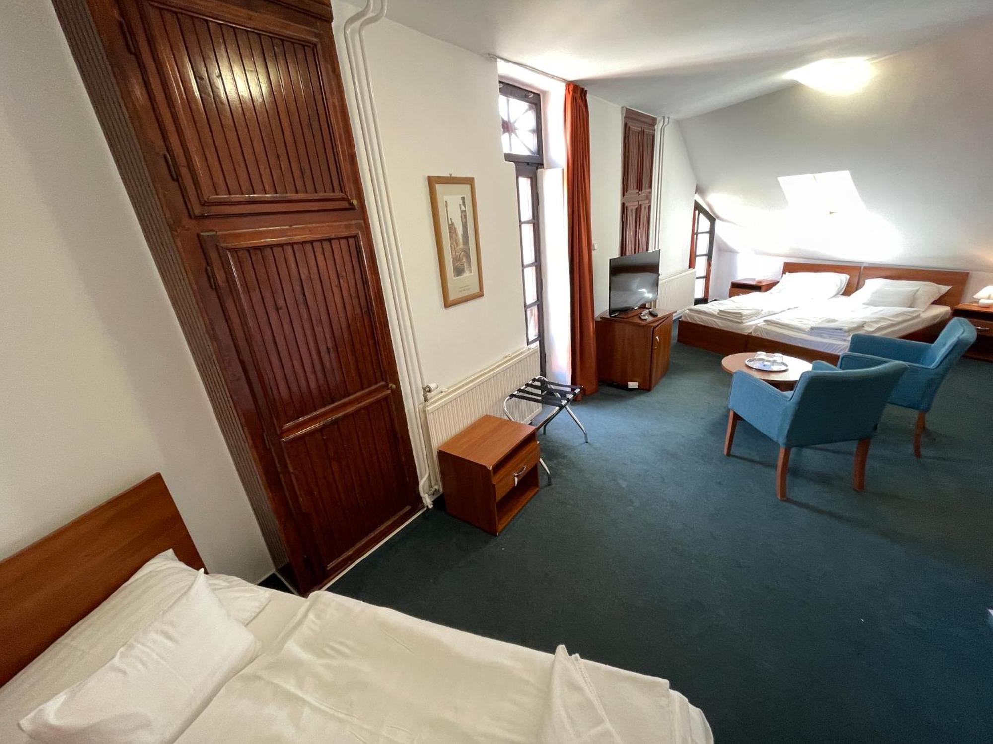 Basic Triple Room