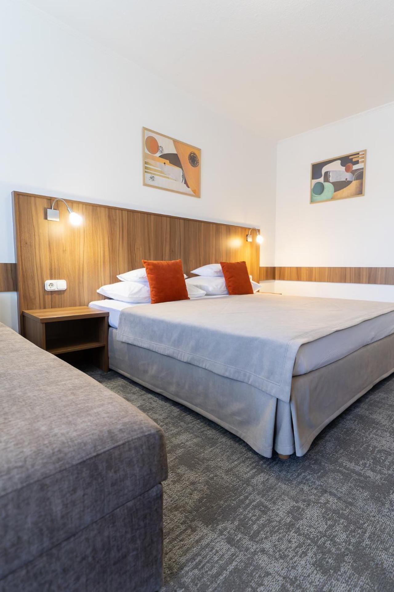 Double Room Air Conditioner