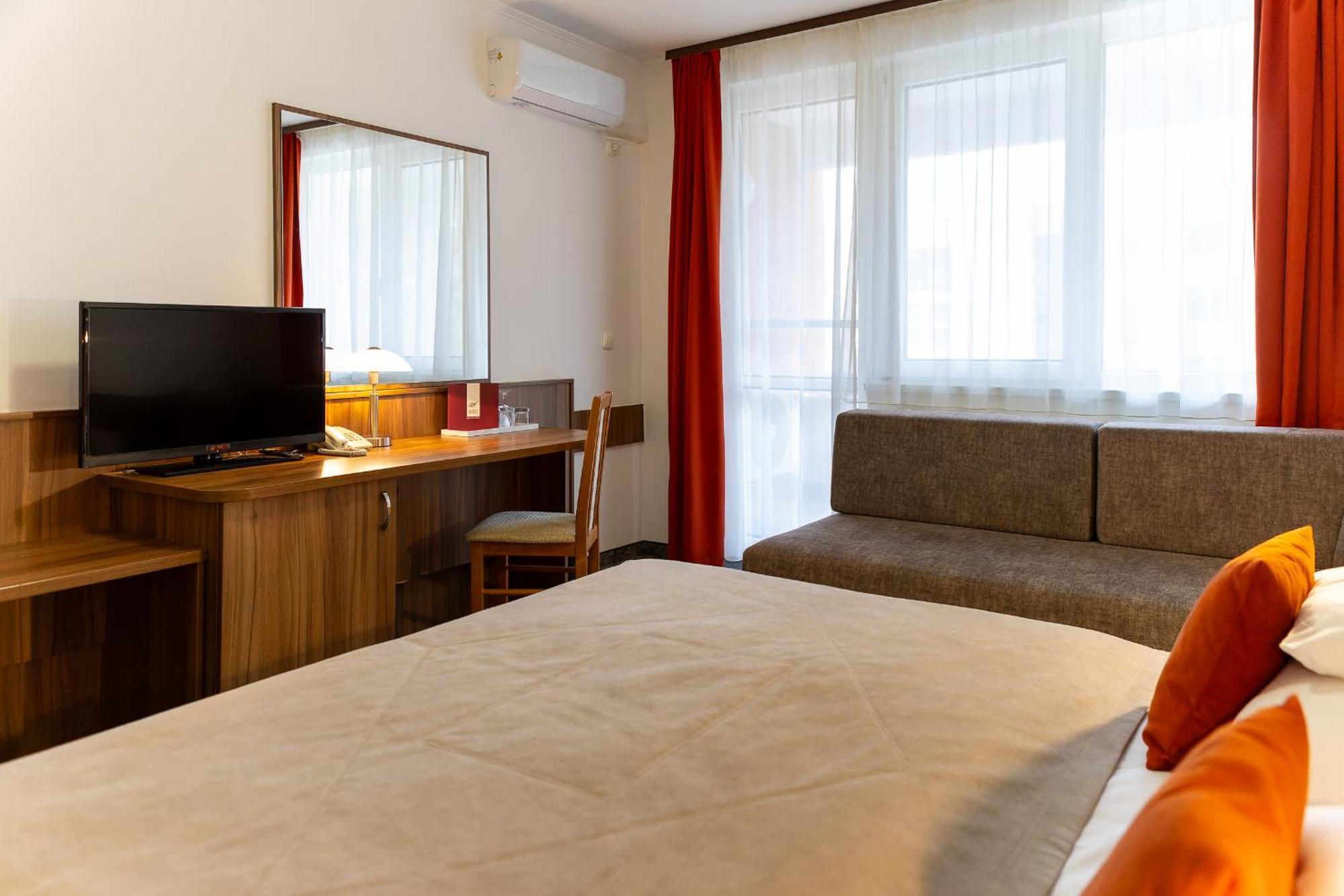 Double Room Air Conditioner