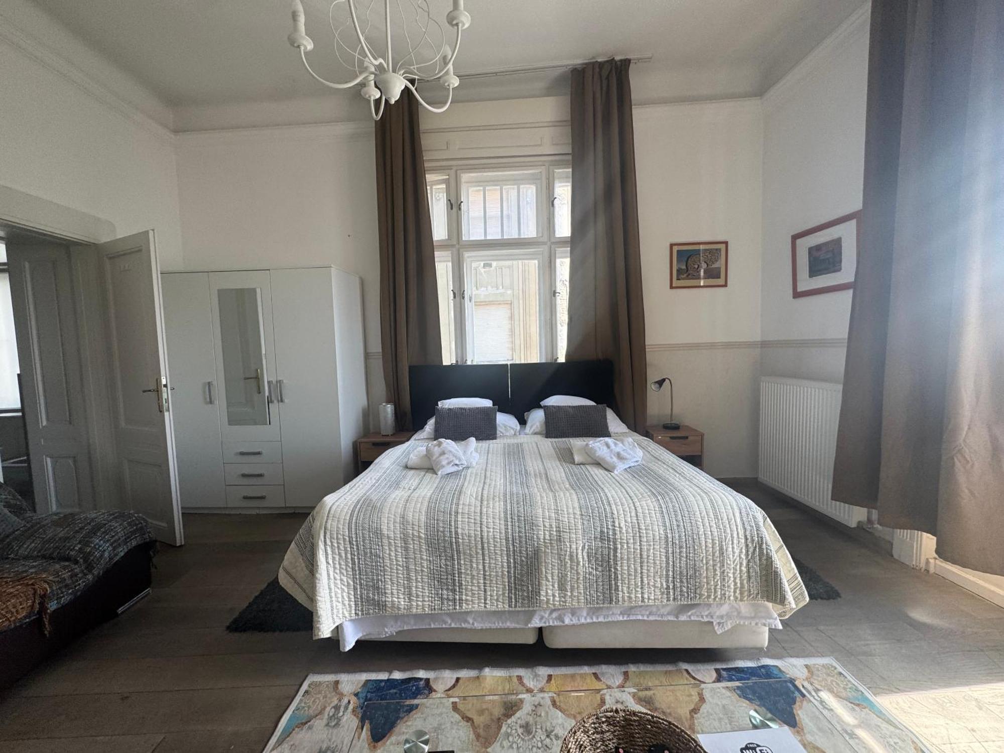 Deluxe Family Room,1771652220:JPEG