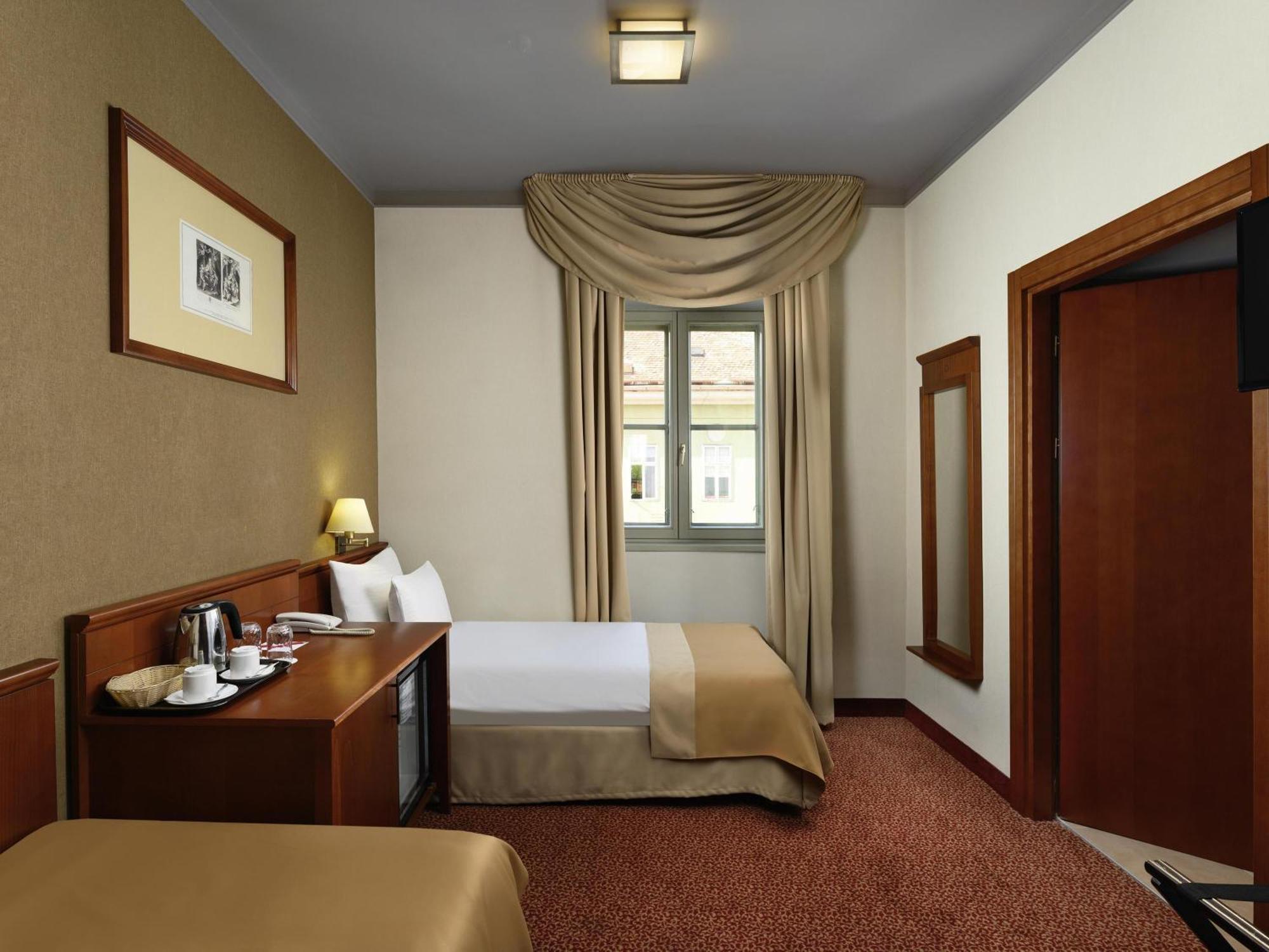 Accessible Room Two Single Beds