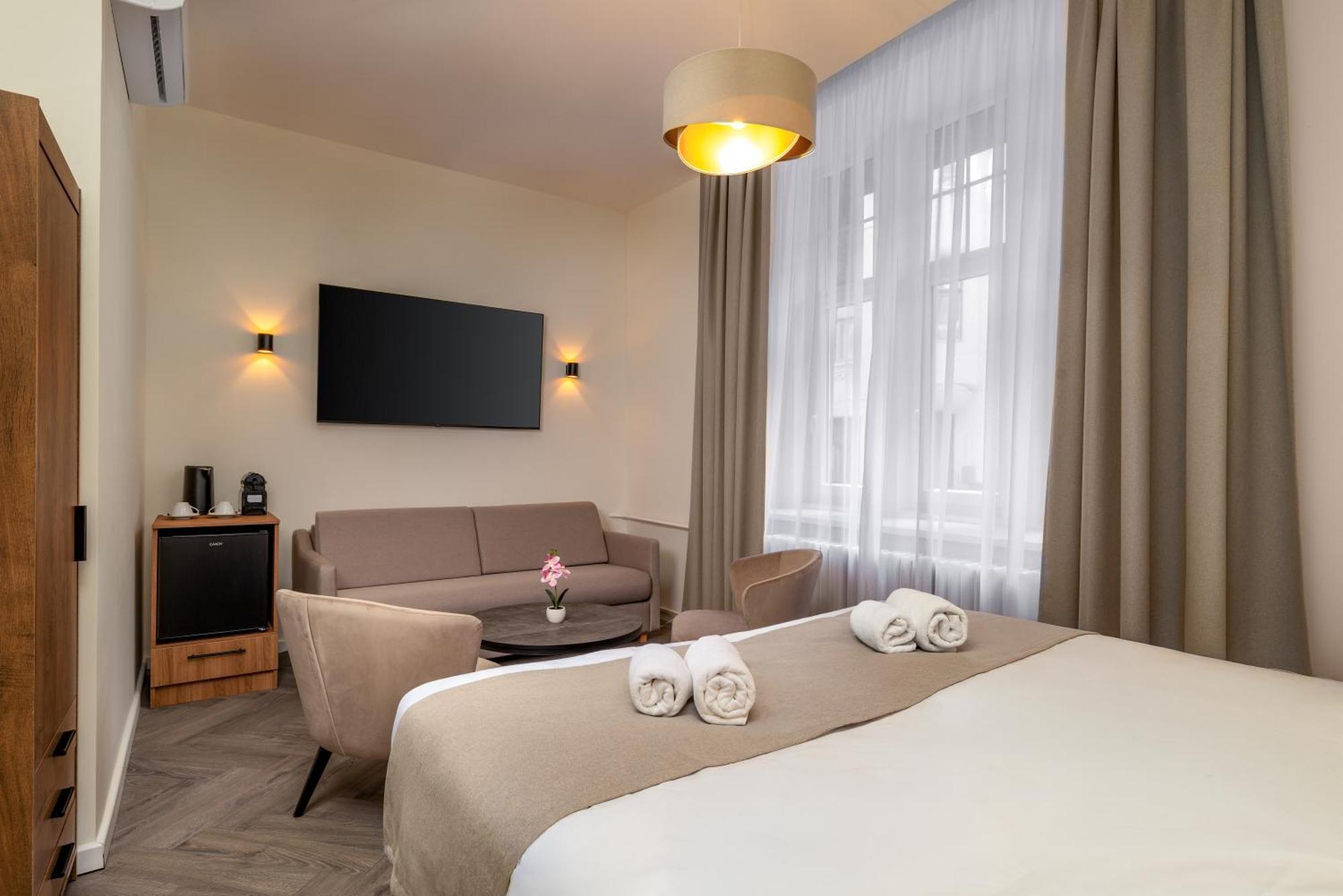 Deluxe Family Room