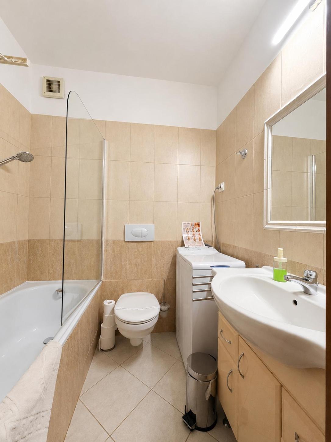 Superior One-Bedroom Apartment Air-conditioning