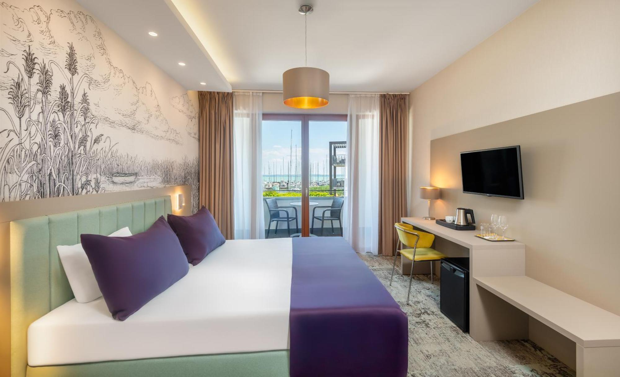 Deluxe Double or Twin Room Partial Lake View