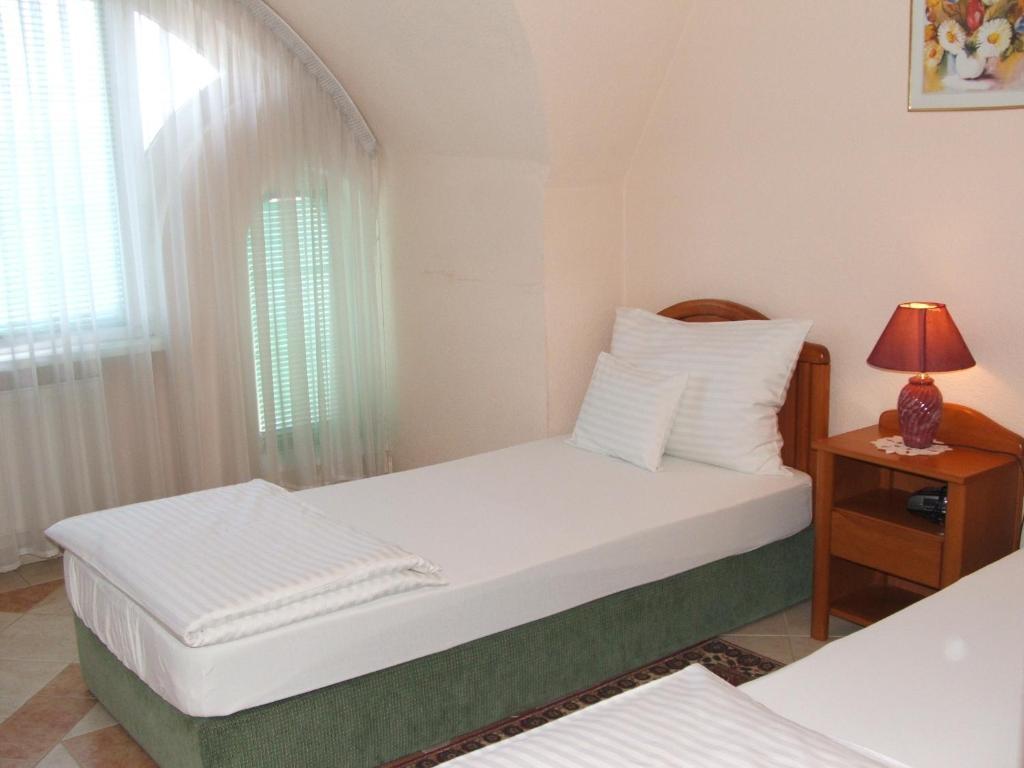 Double or Twin Room,19334465:JPEG