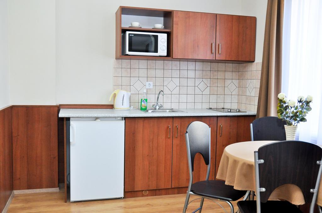 One-Bedroom Apartment,403149855:JPEG