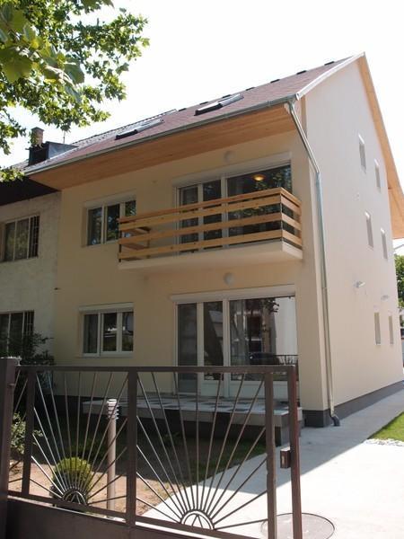 Nine-Bedroom House,249925461:JPEG