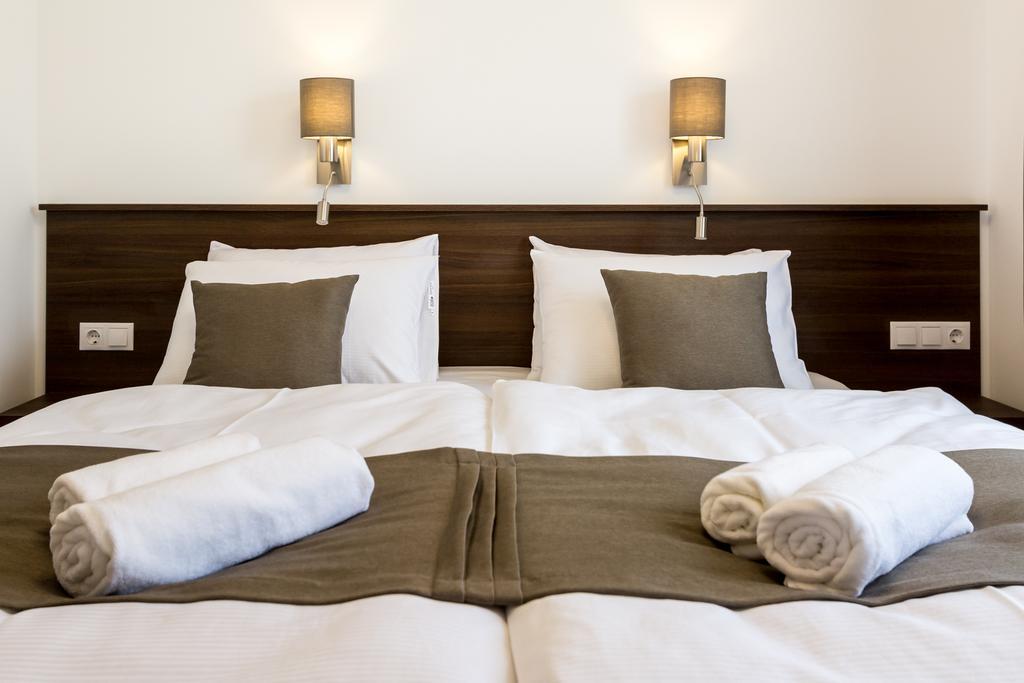 Deluxe Quadruple Room,255996805:JPEG