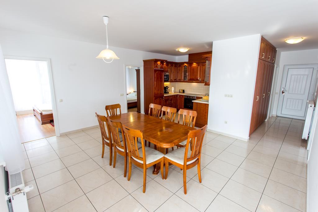 Two-Bedroom Penthouse Apartment with Lake View and Balcony,321953509:JPEG