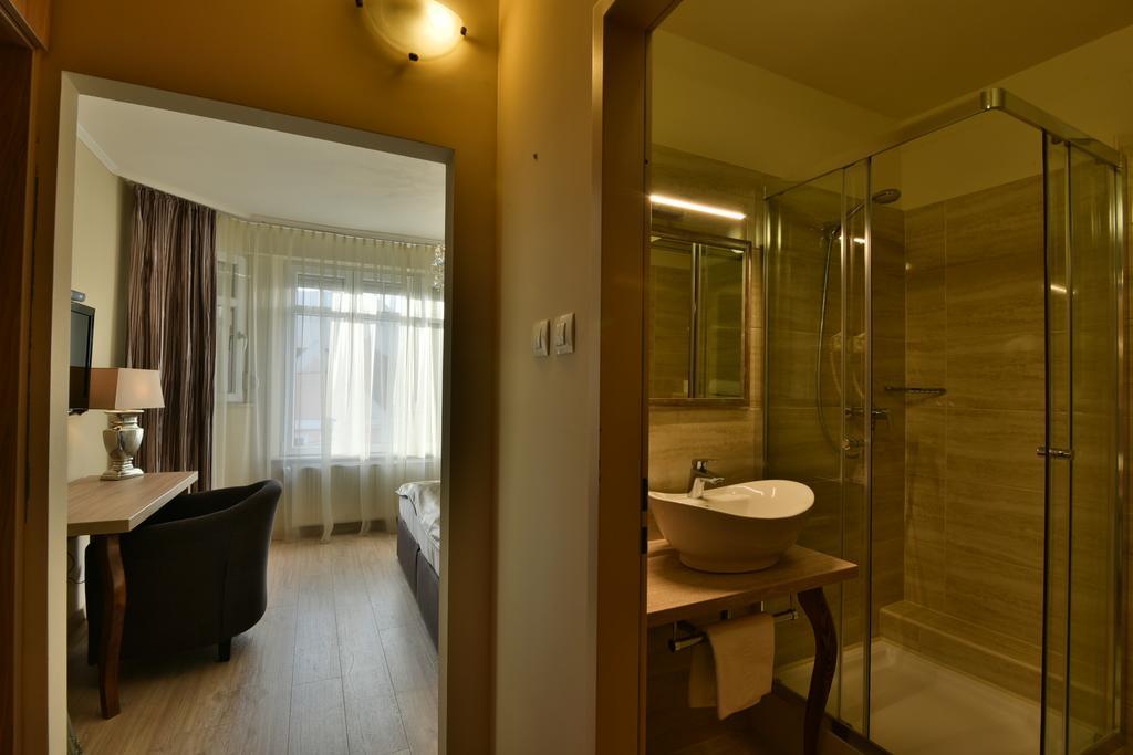 Superior King or Twin Room,370894324:JPEG