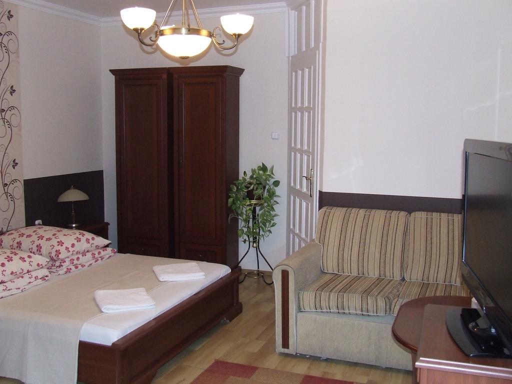 Double or Twin Room,377345158:JPEG