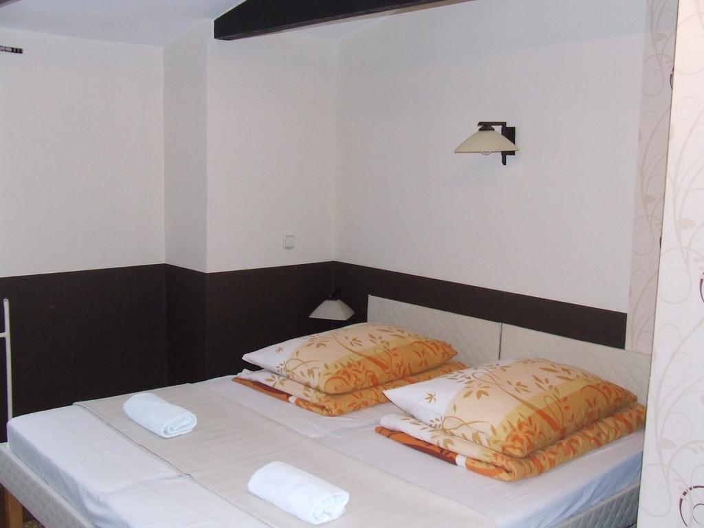 Single Room,377353819:JPEG