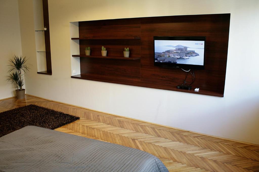 Large Two-Bedroom Apartment
