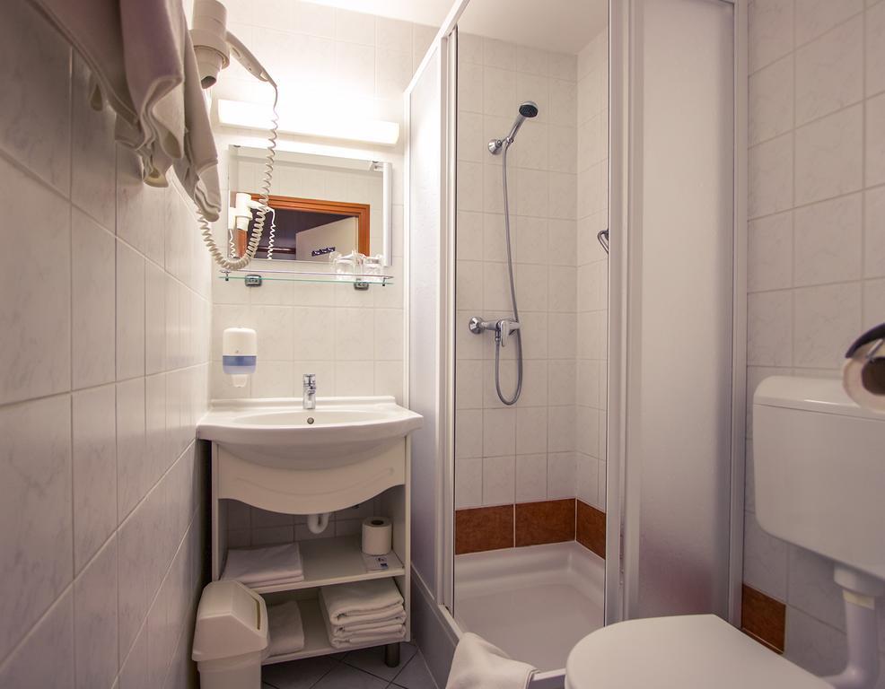 Triple Room Bathroom