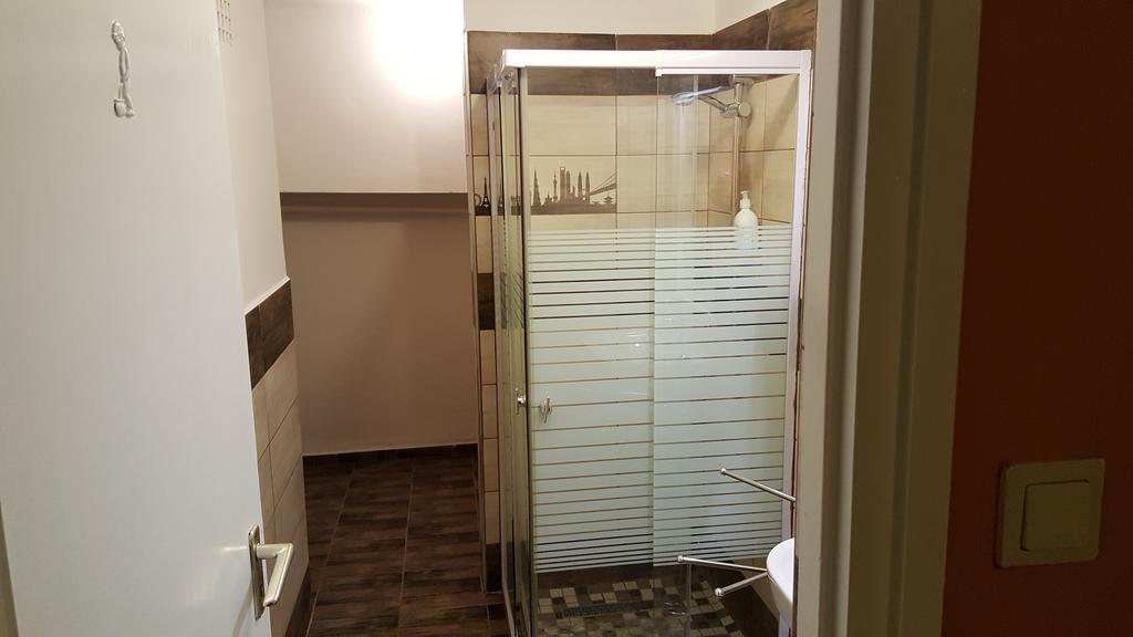 Apartment,404266860:JPEG