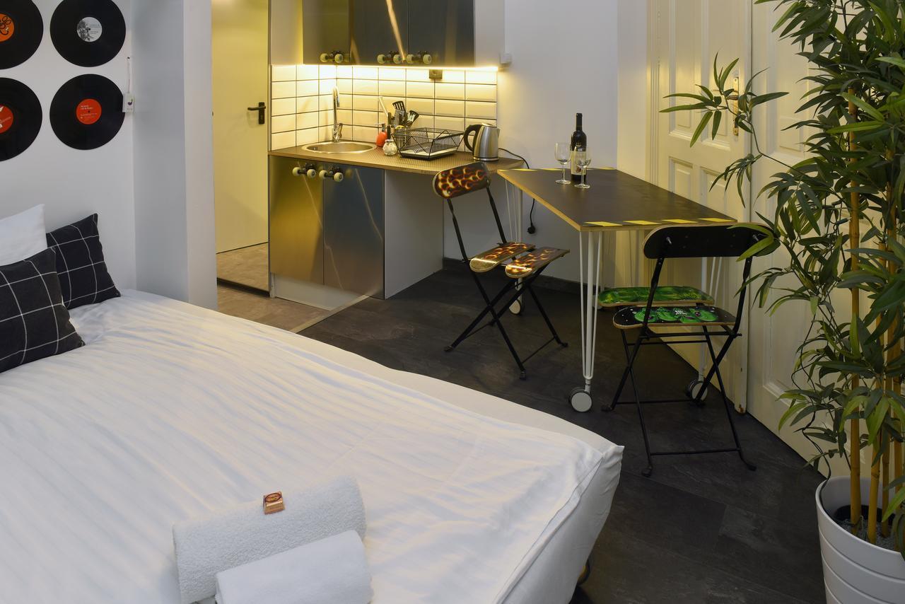 Studio Apartment Skate Design,631829271:JPEG